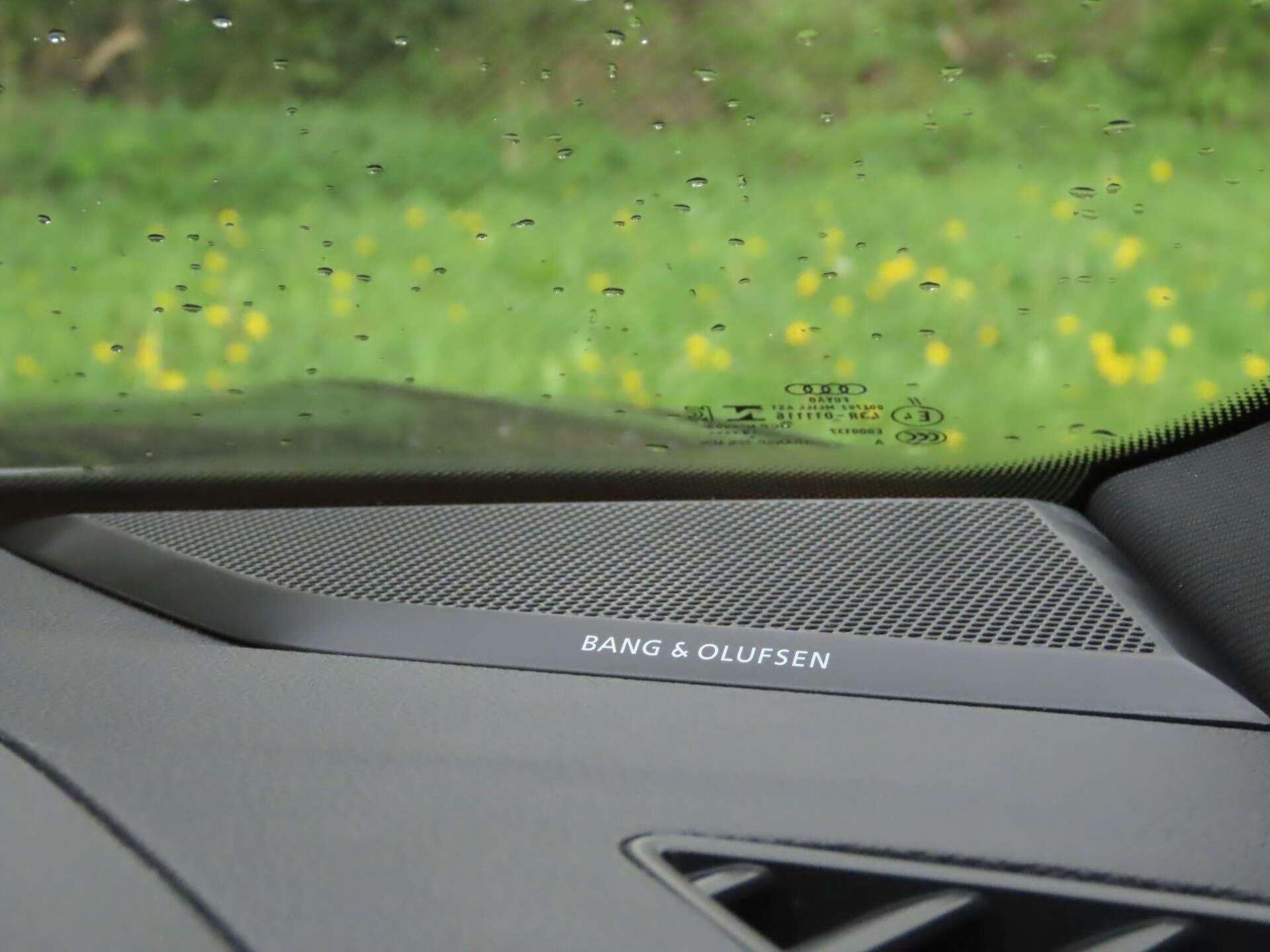 Audi Q3 view 15
