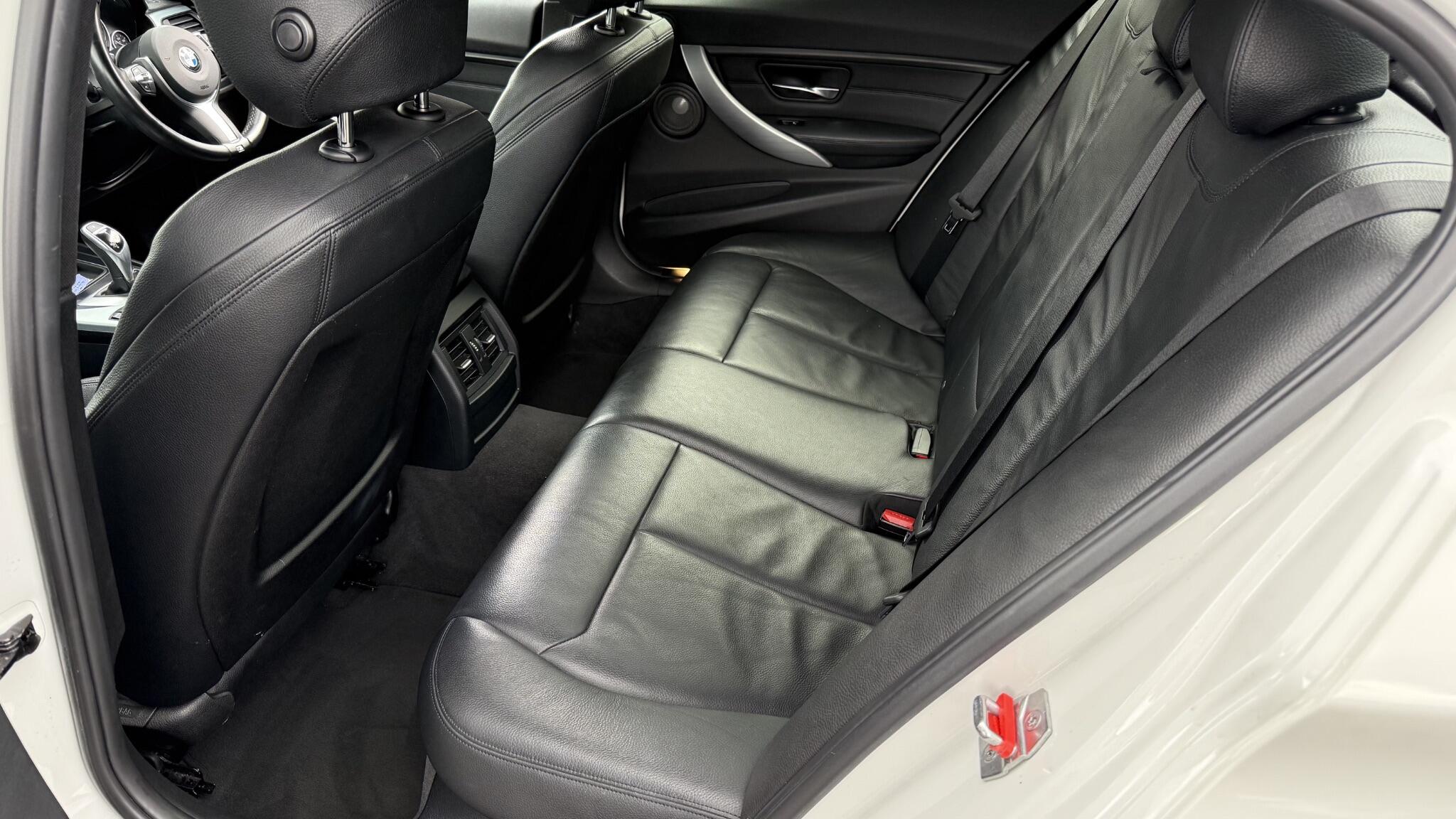 BMW 3 Series view 28