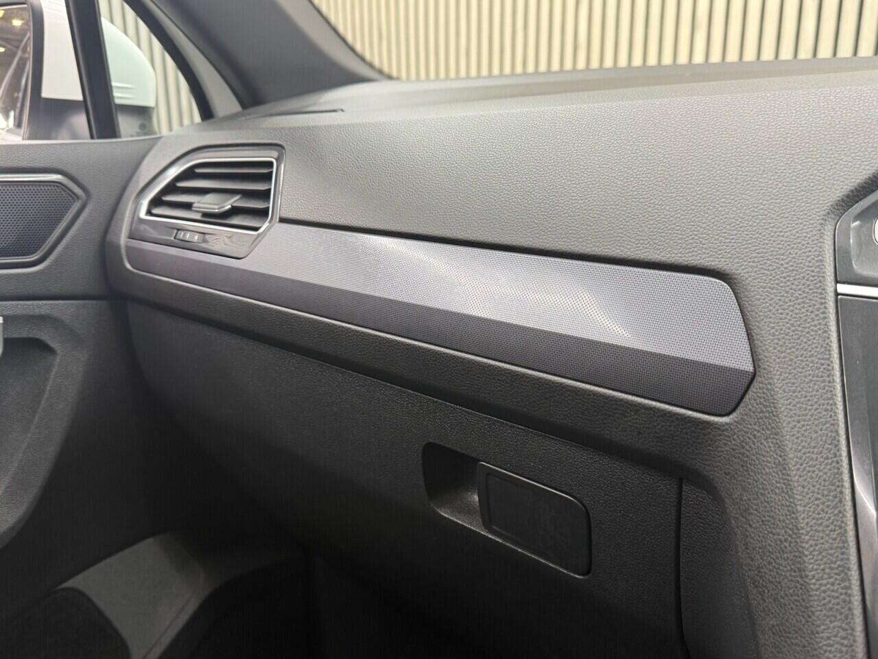 Volkswagen Tiguan view 21