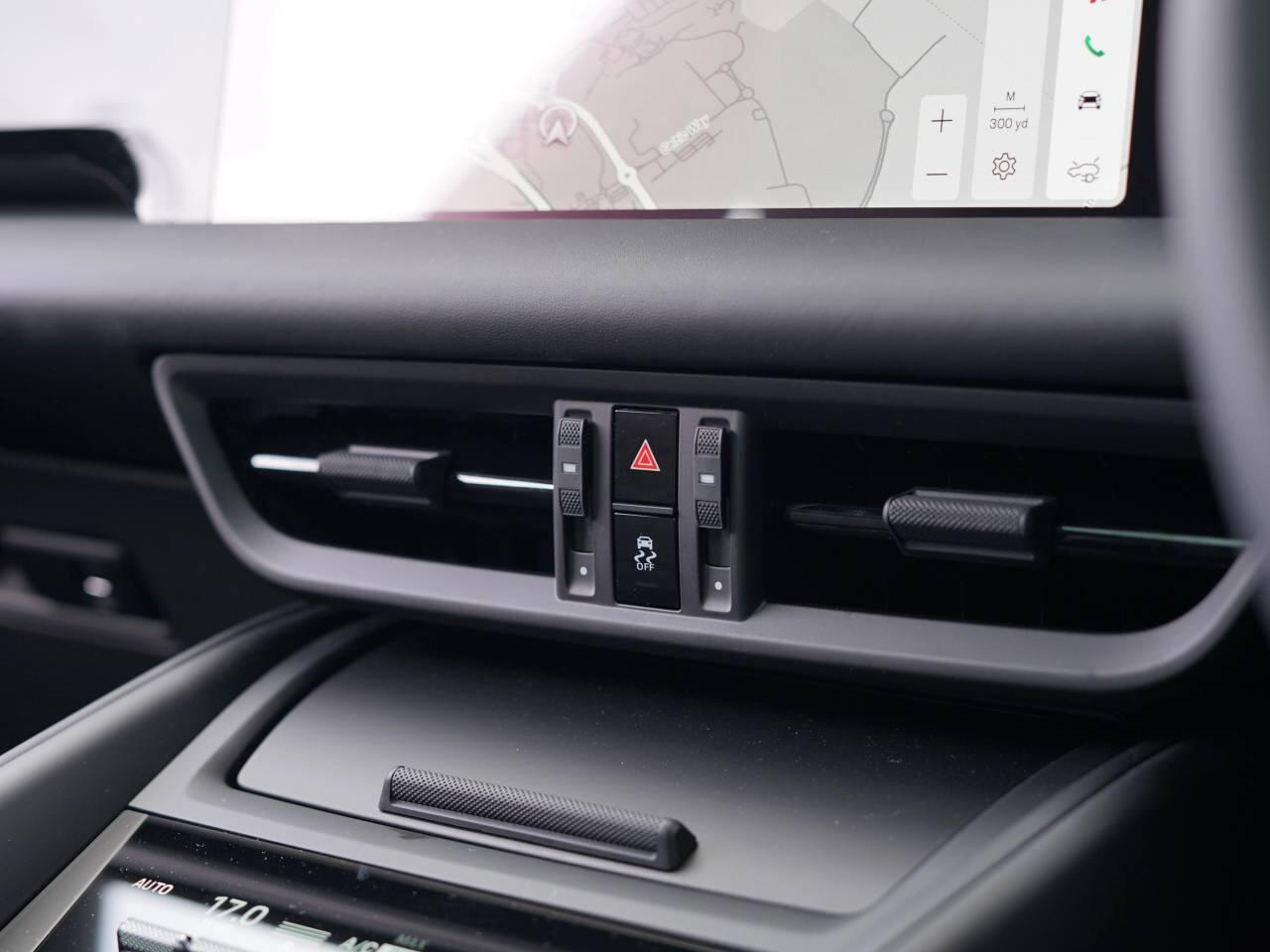 Porsche Macan view 24