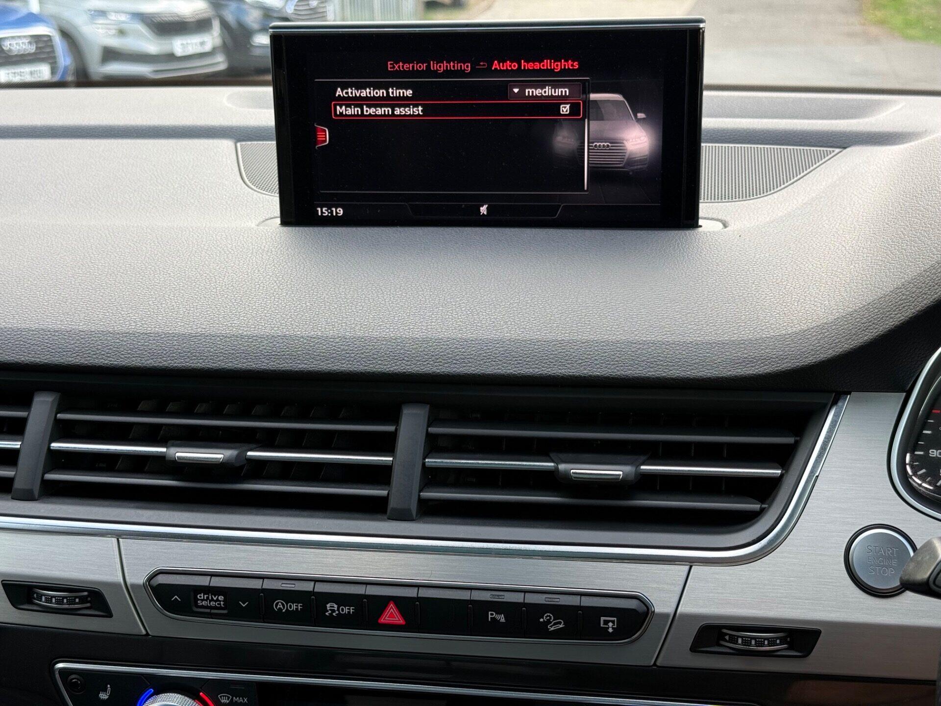 Audi Q7 view 50