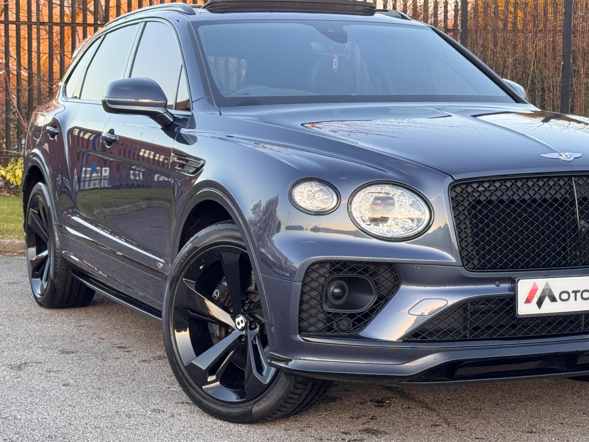 Bentley Bentayga view 8