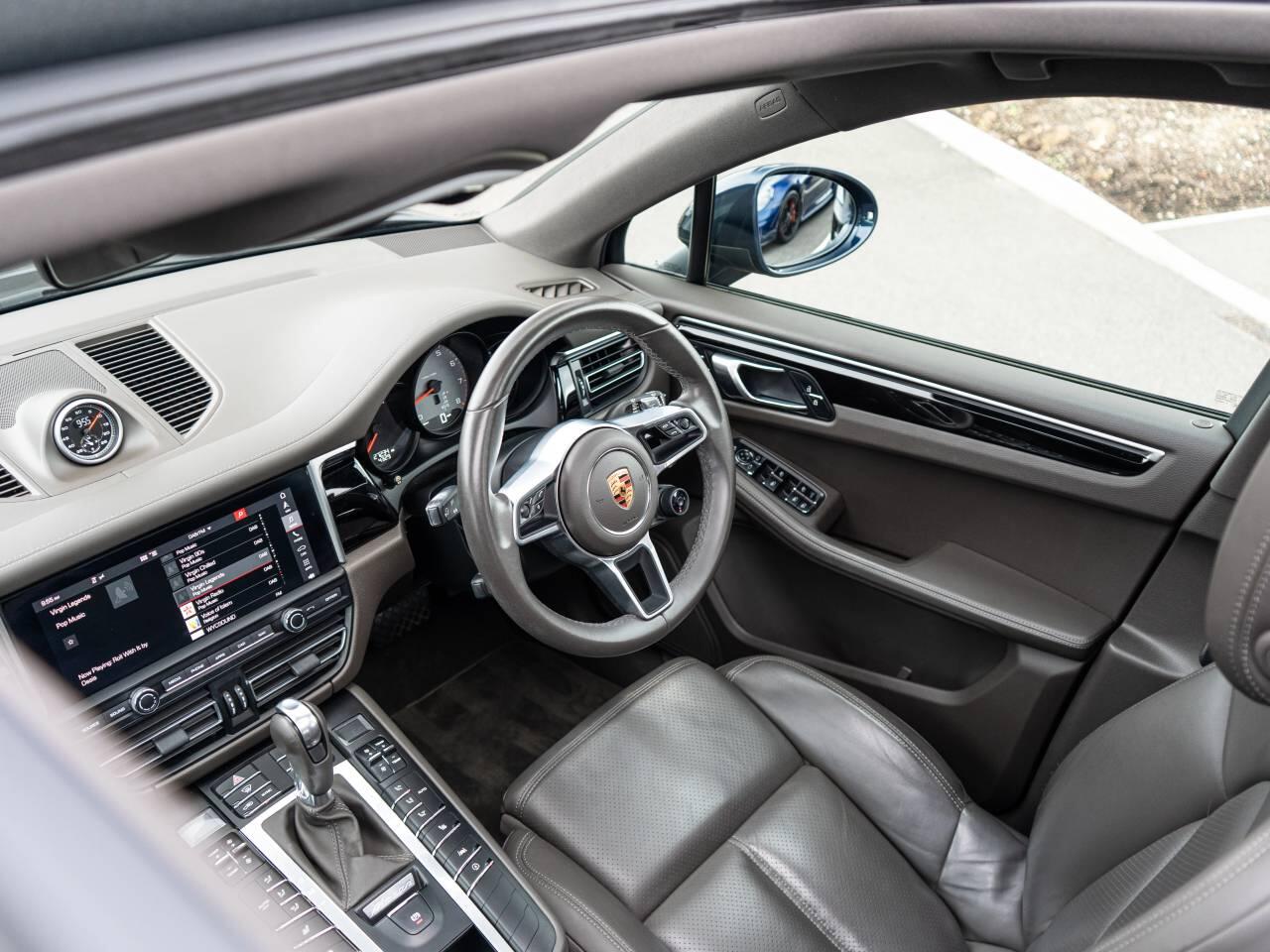 Porsche Macan view 29
