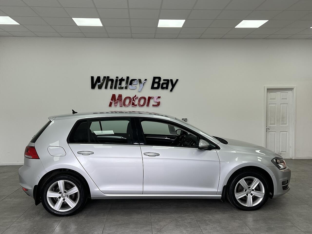 Volkswagen Golf view 4