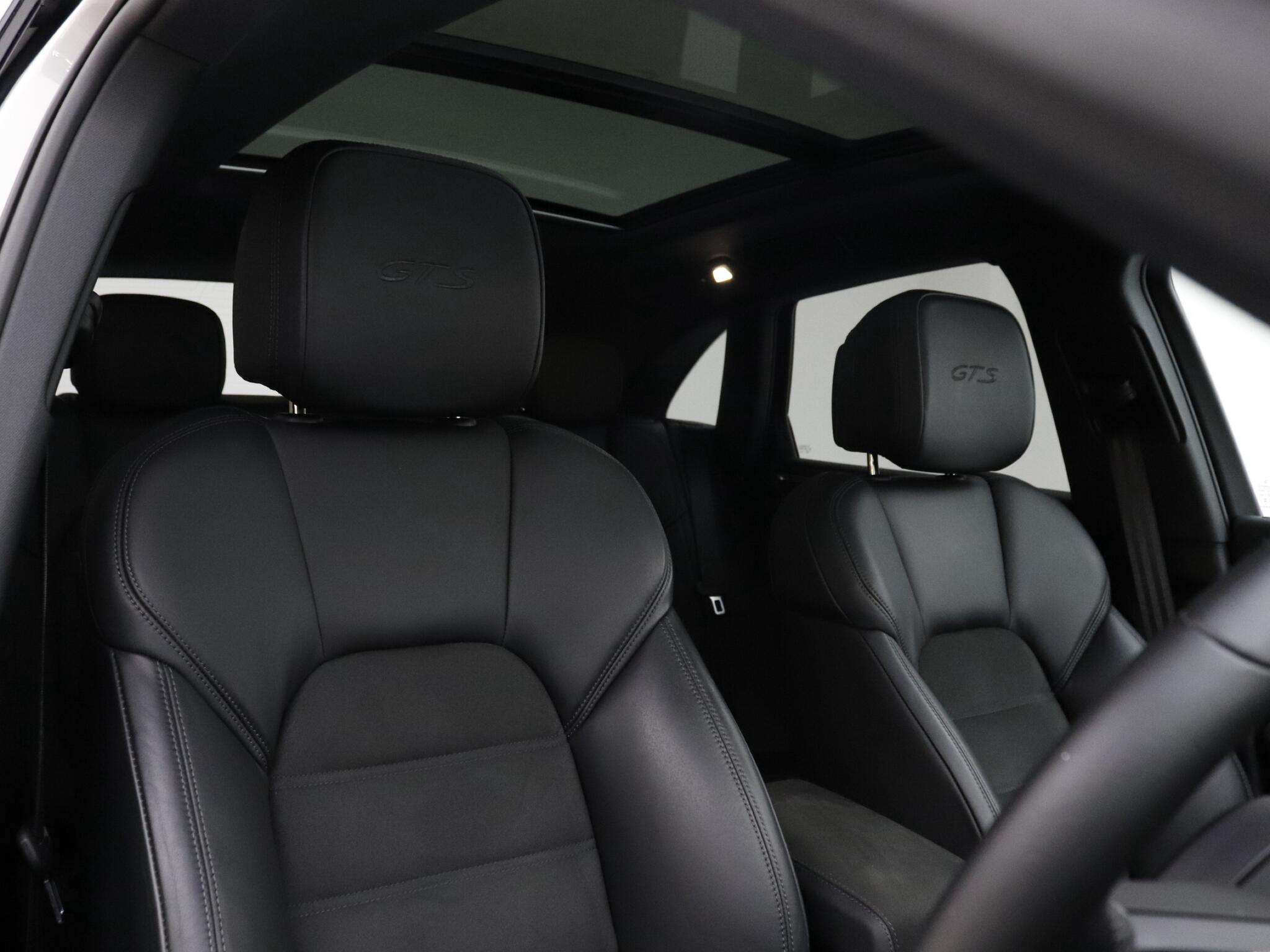 Porsche Macan view 29