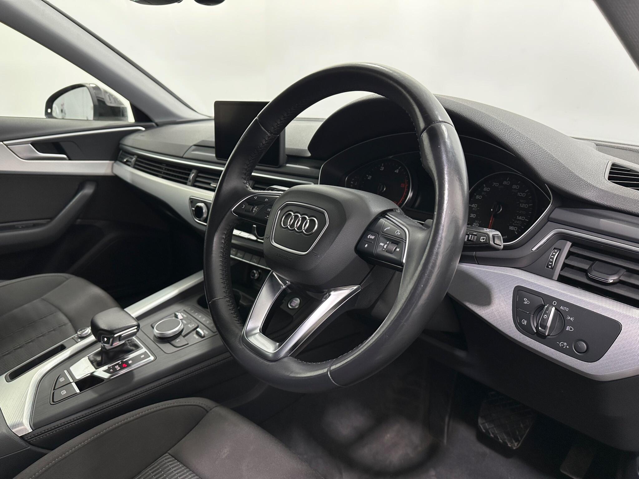 Audi A4 view 11