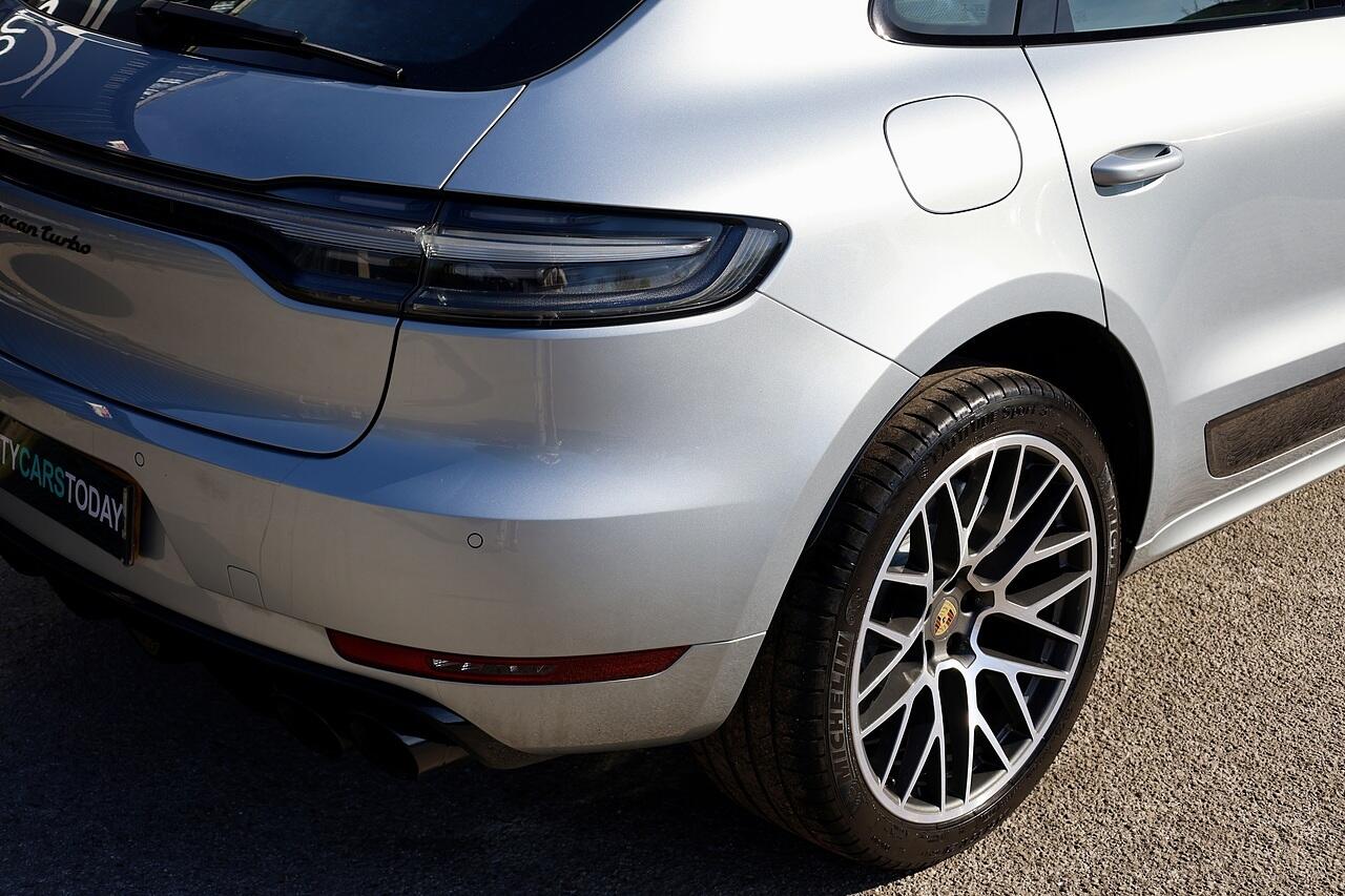 Porsche Macan view 16