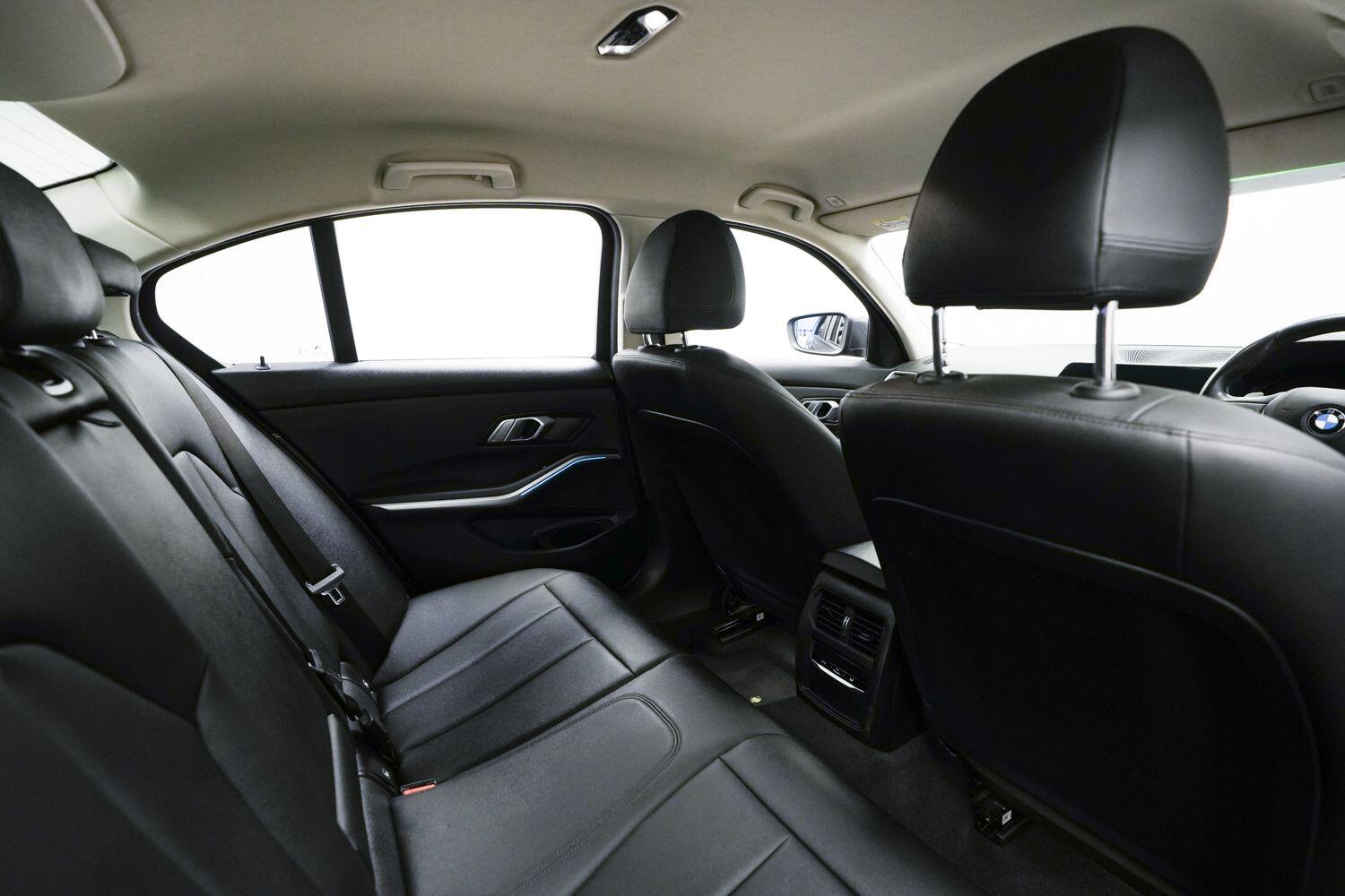 BMW 3 Series view 13