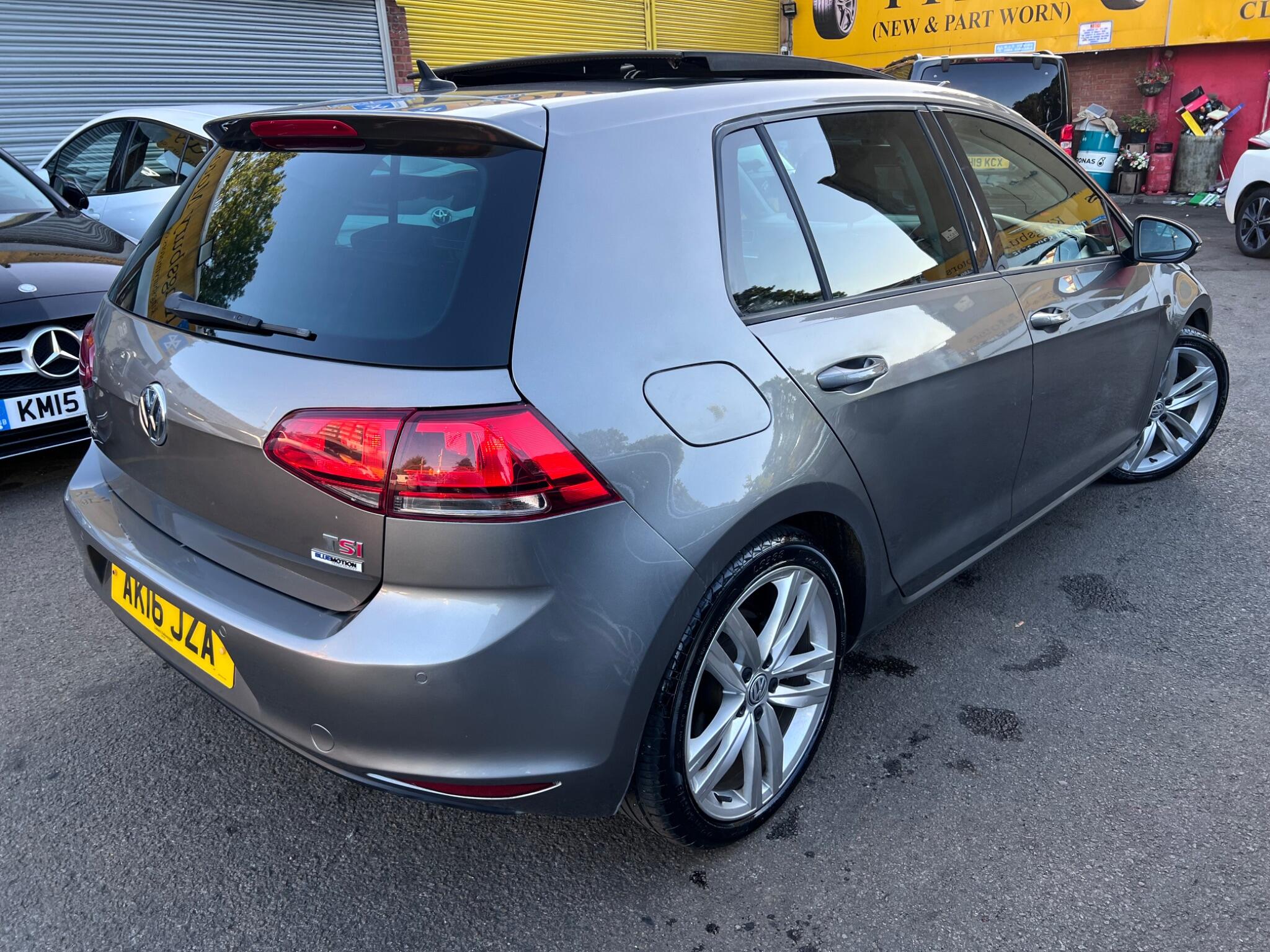 Volkswagen Golf view 9