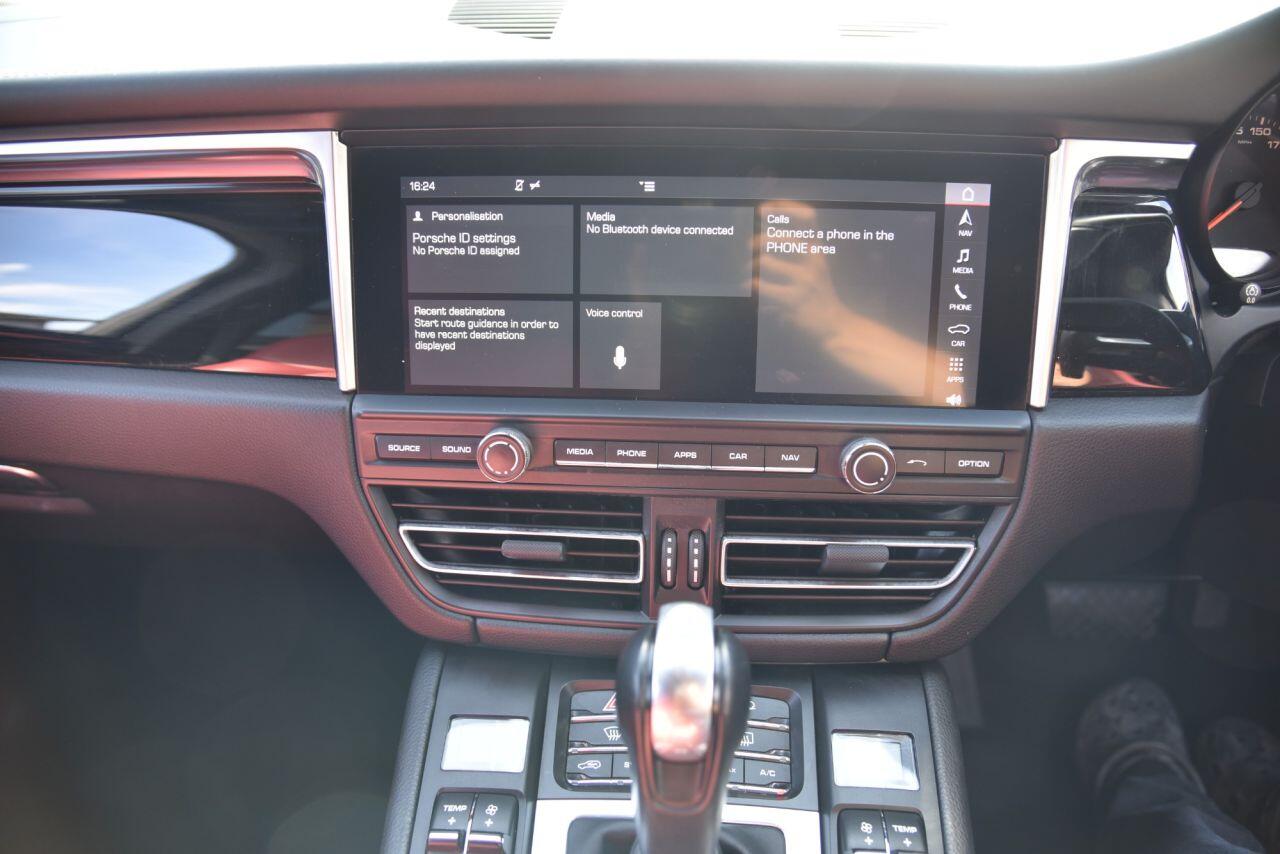 Porsche Macan view 35