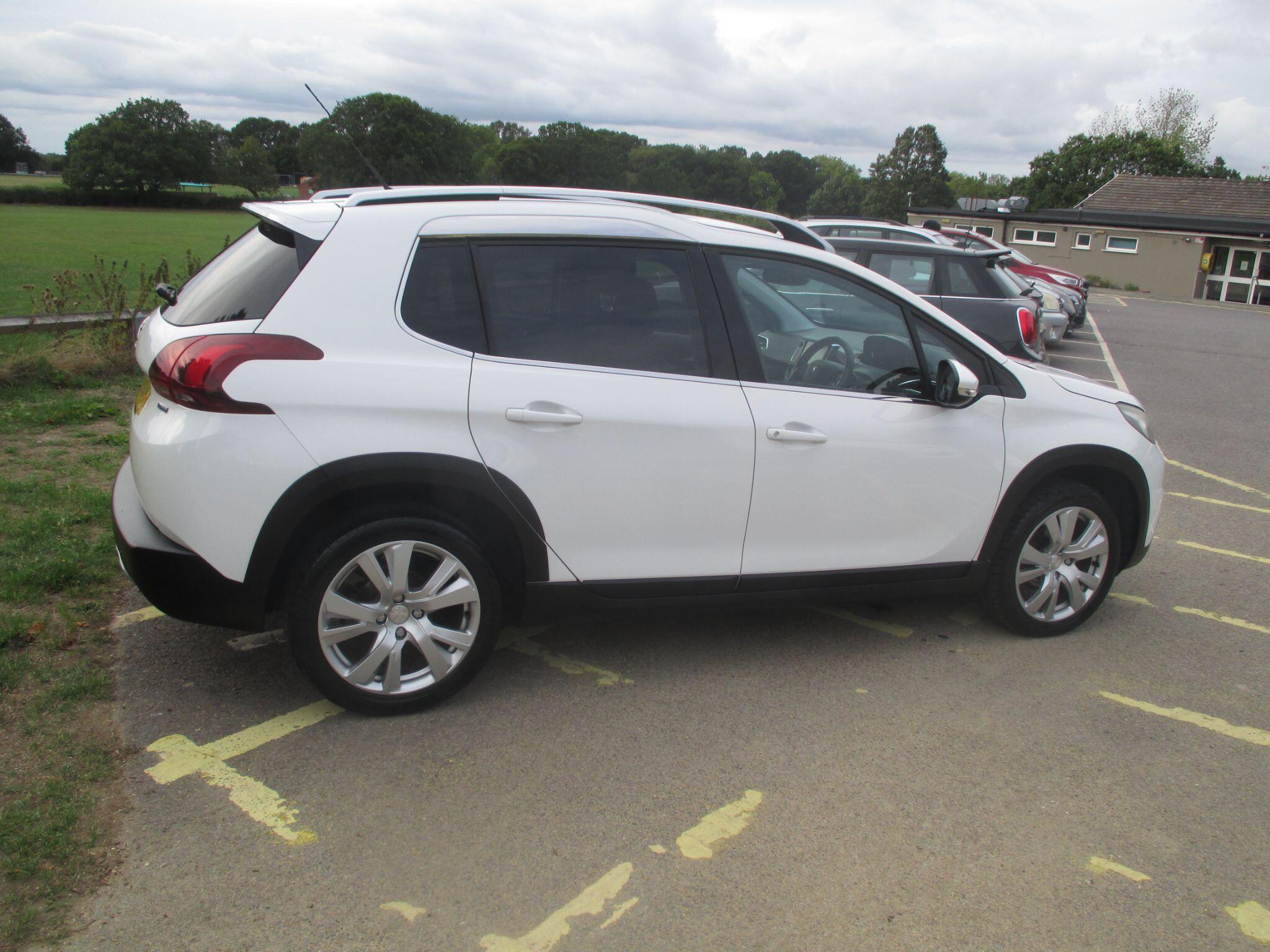 Peugeot 2008 view 12