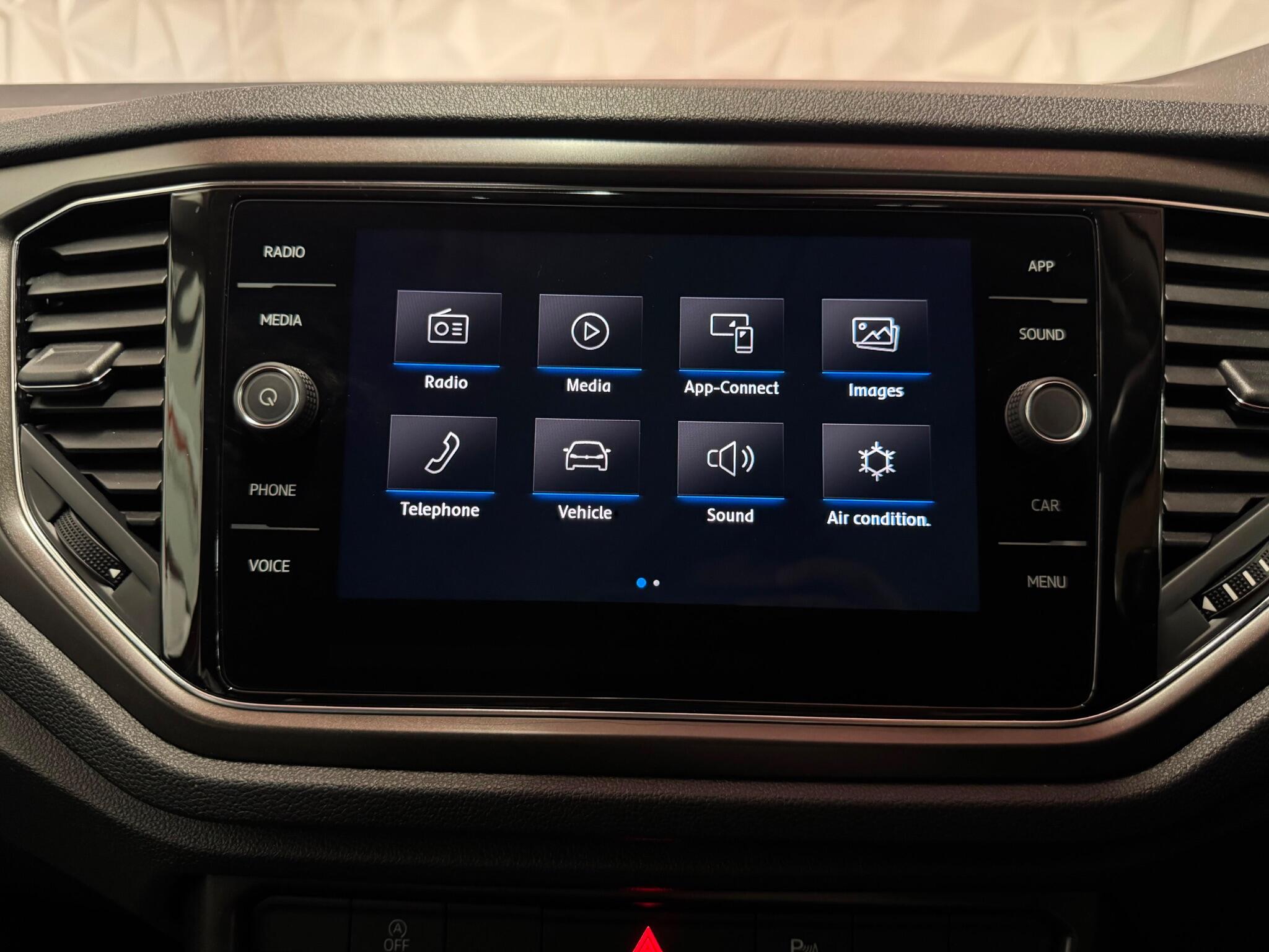 Volkswagen T-Roc view 25