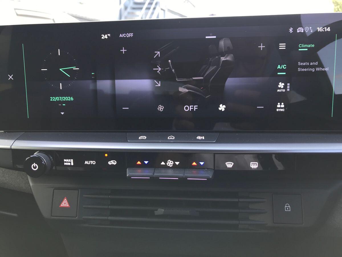 Vauxhall Grandland view 13