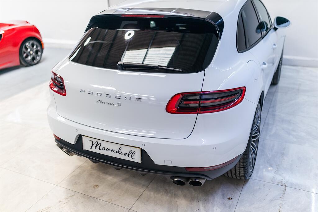 Porsche Macan view 18
