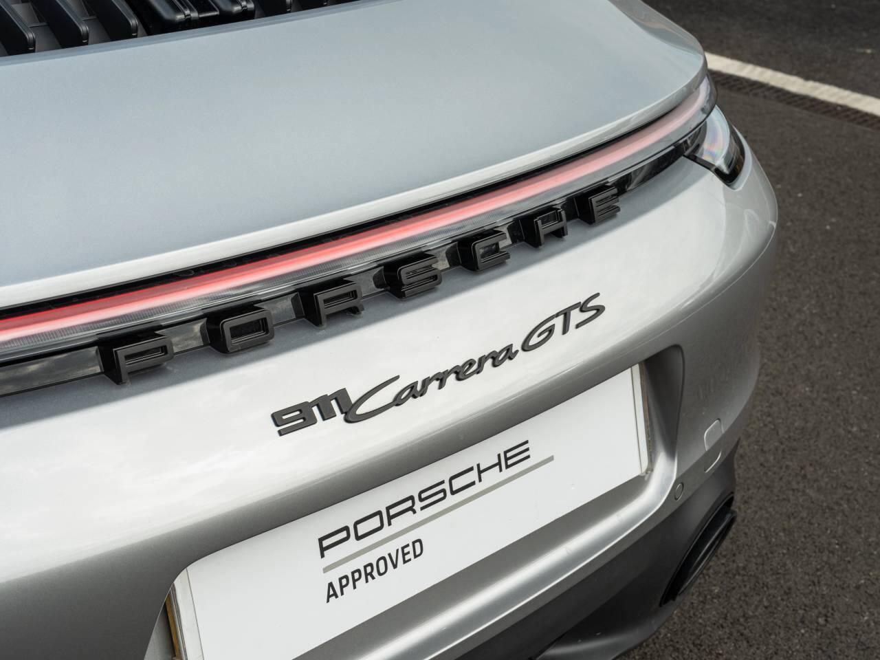 Porsche 911 view 11