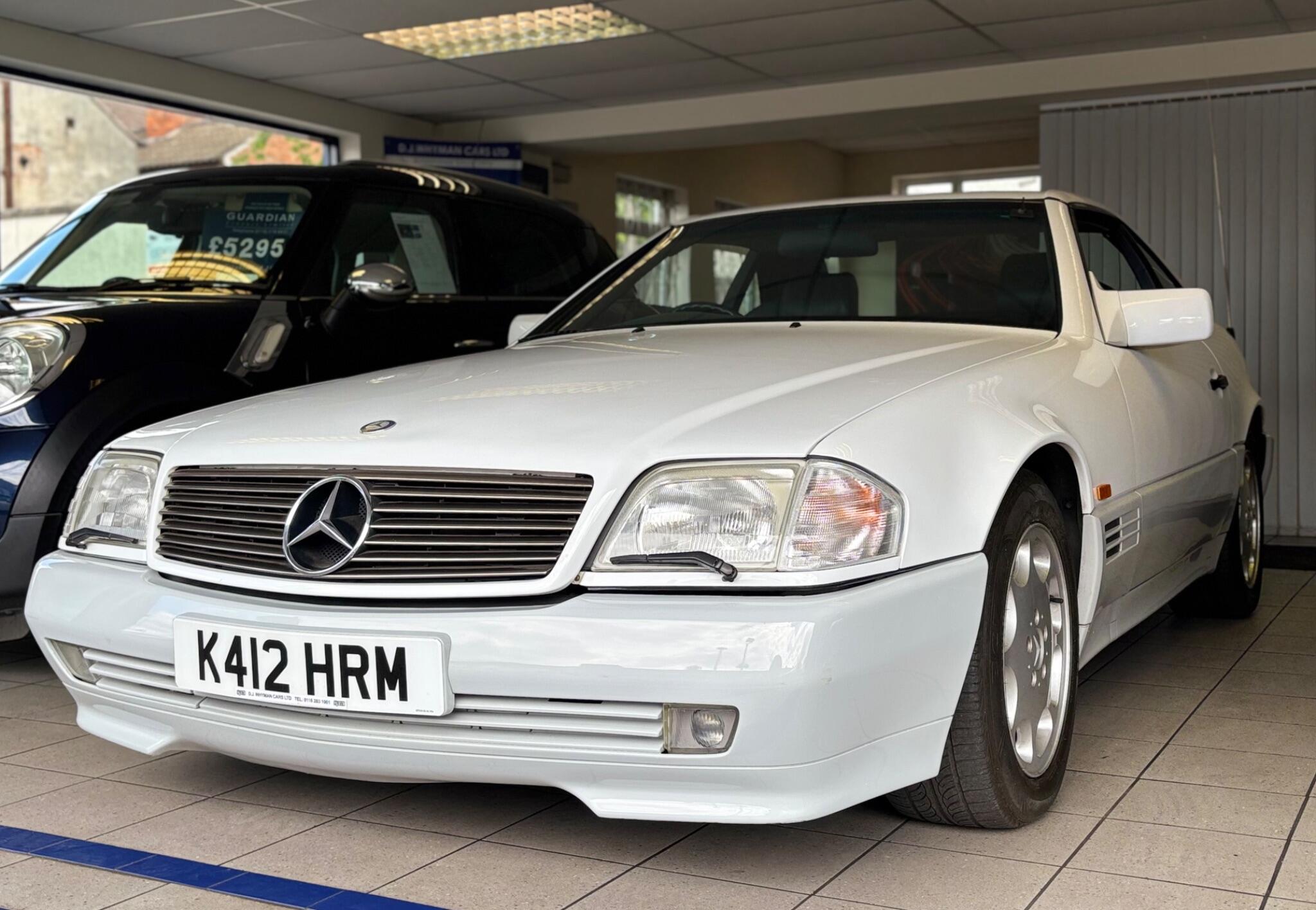 Mercedes-Benz 300 view 27