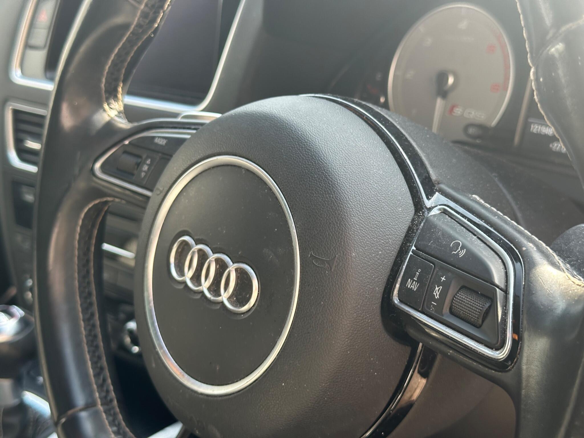 Audi SQ5 view 25