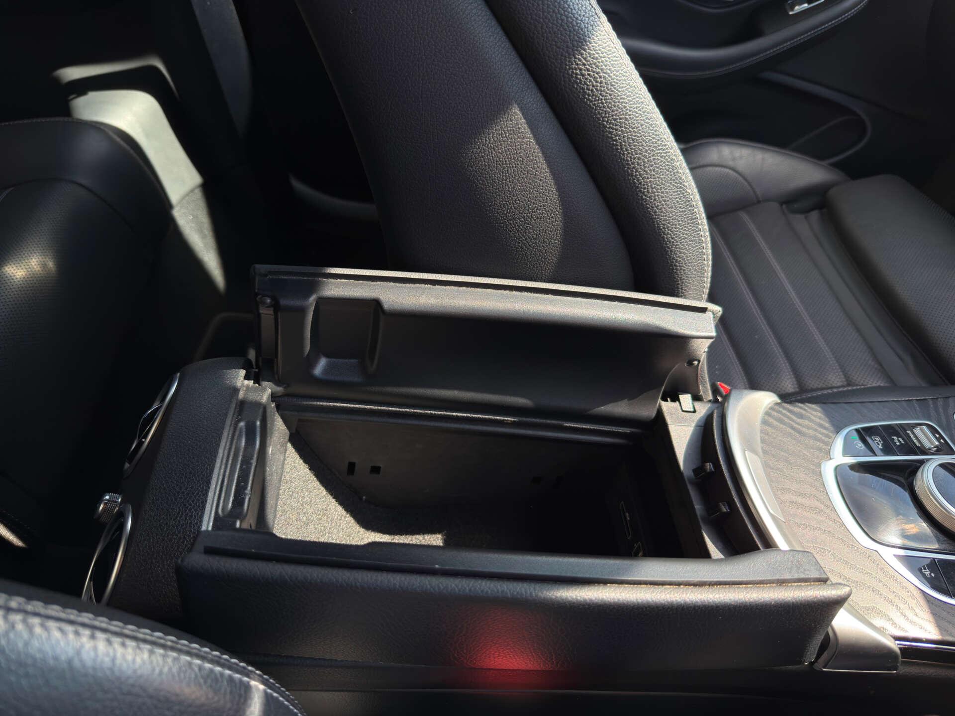 Mercedes-Benz C Class view 51