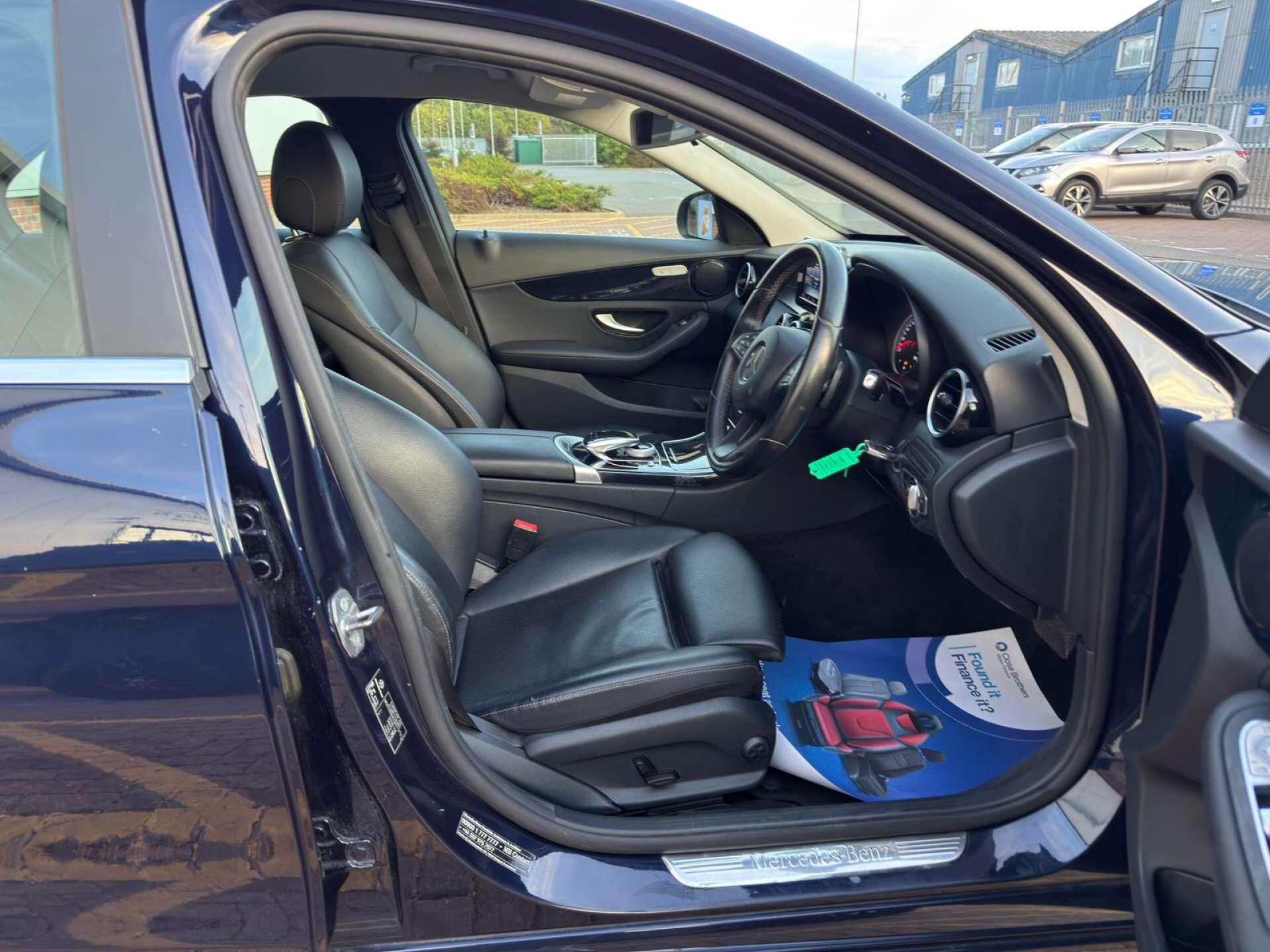 Mercedes-Benz C Class view 24