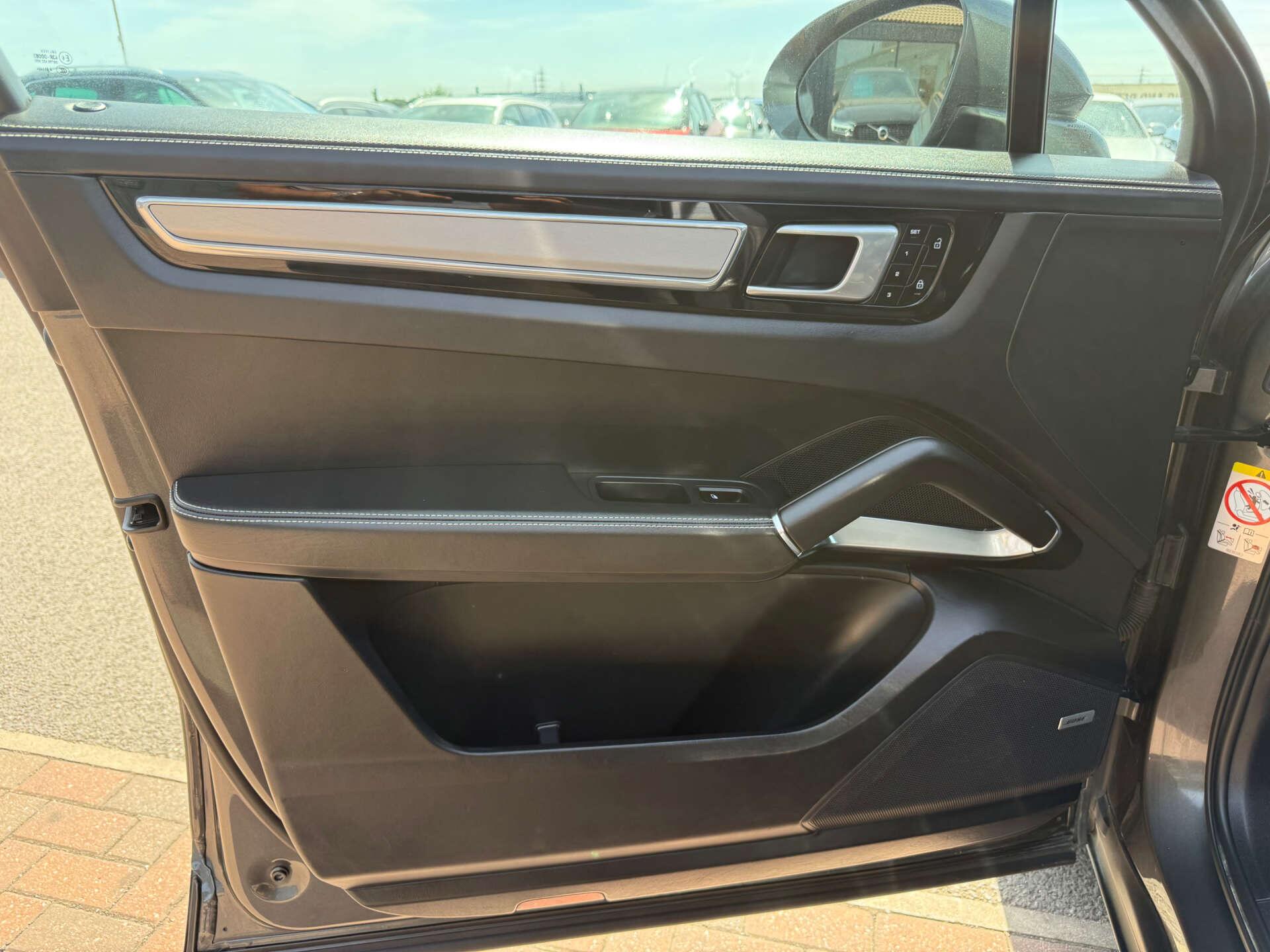 Porsche Cayenne view 76