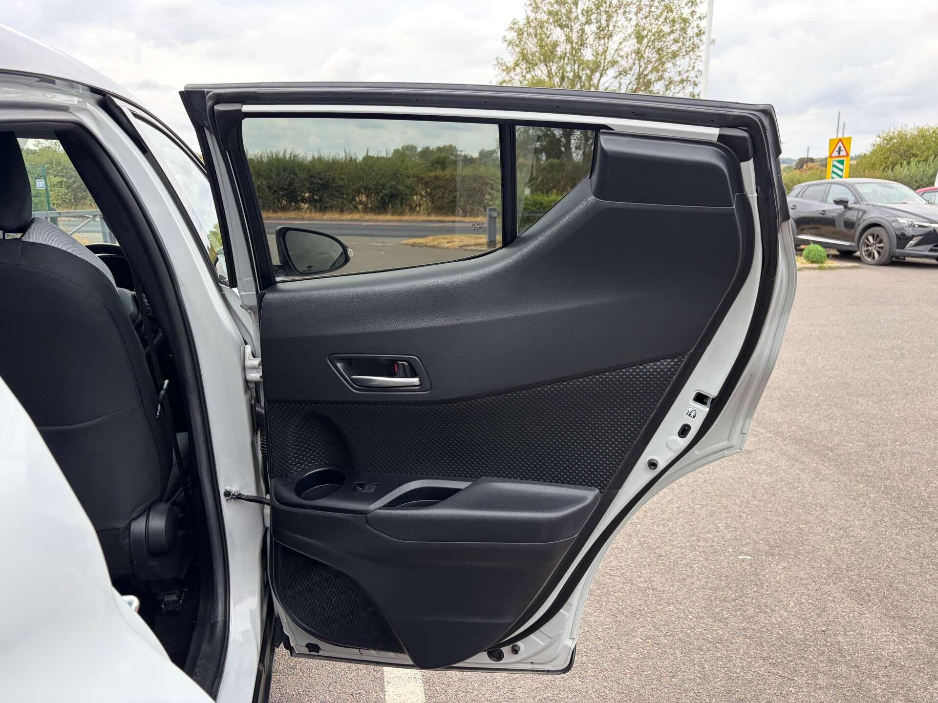 Toyota C-HR view 26
