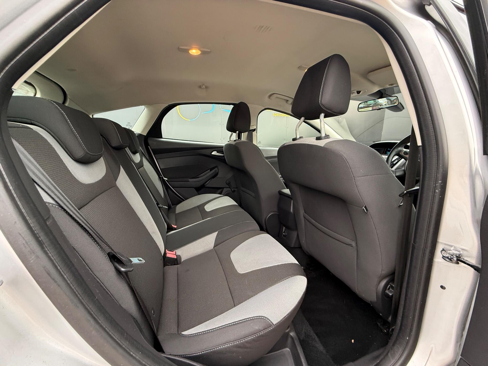 Ford Focus view 21
