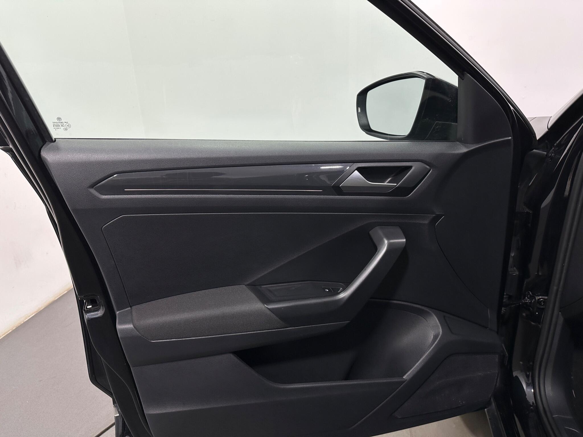 Volkswagen T-Roc view 36