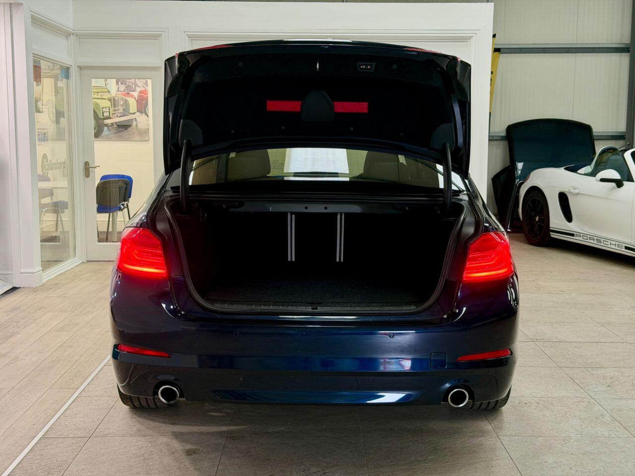 BMW 5 Series view 28