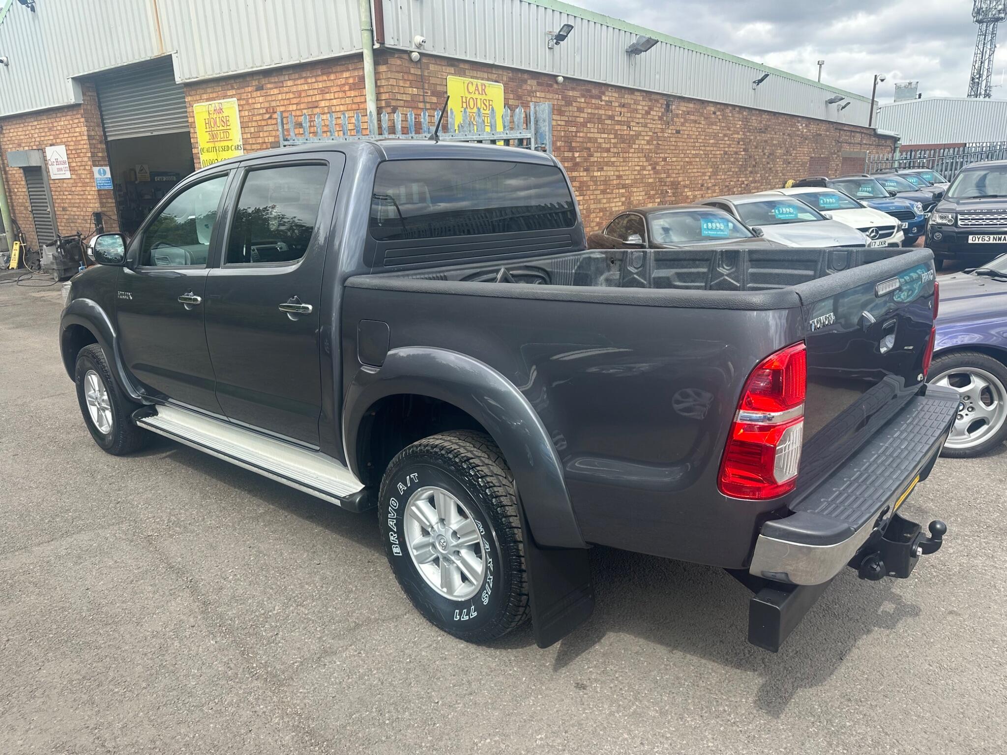 Toyota Hilux view 13