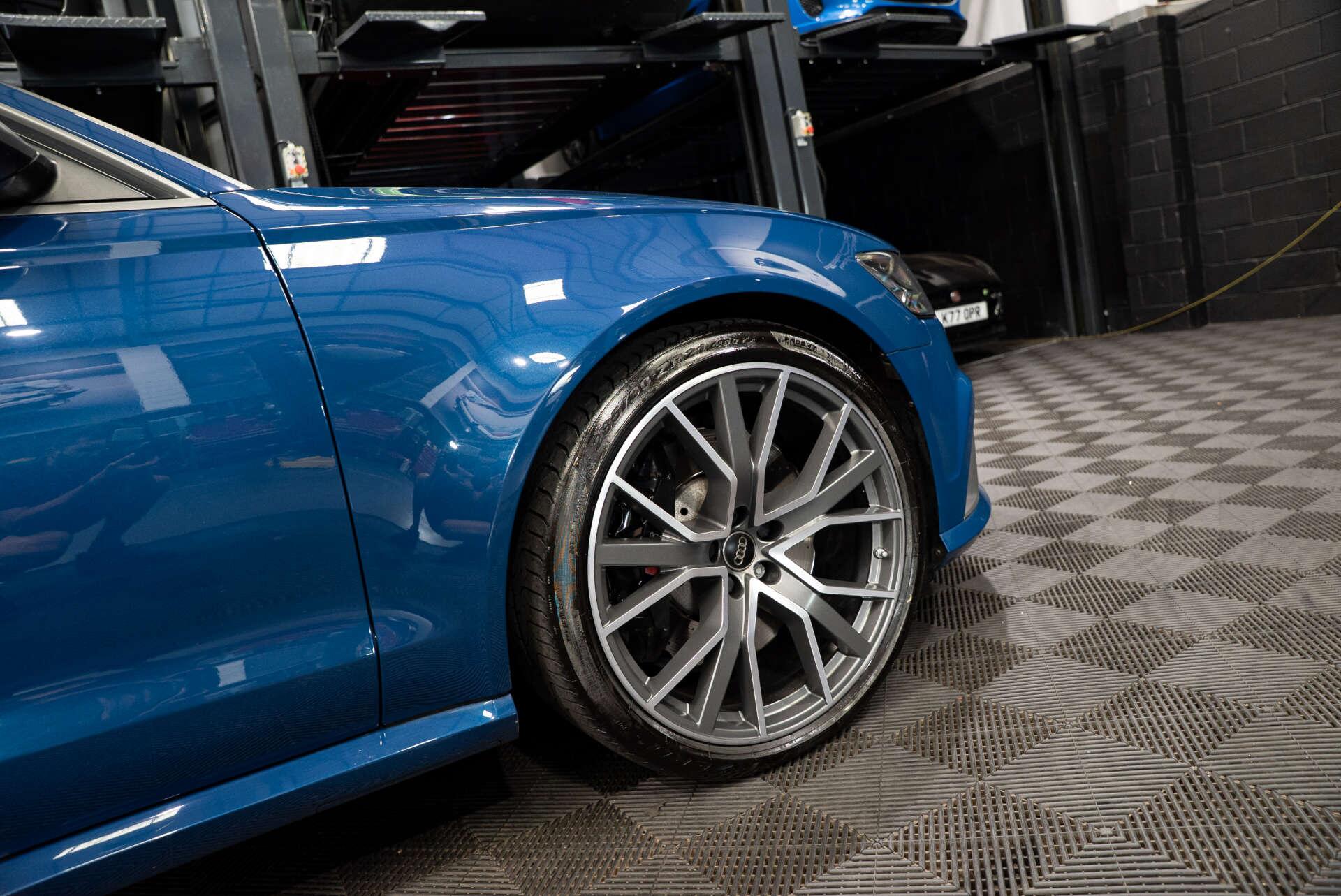 Audi RS6 Avant view 33