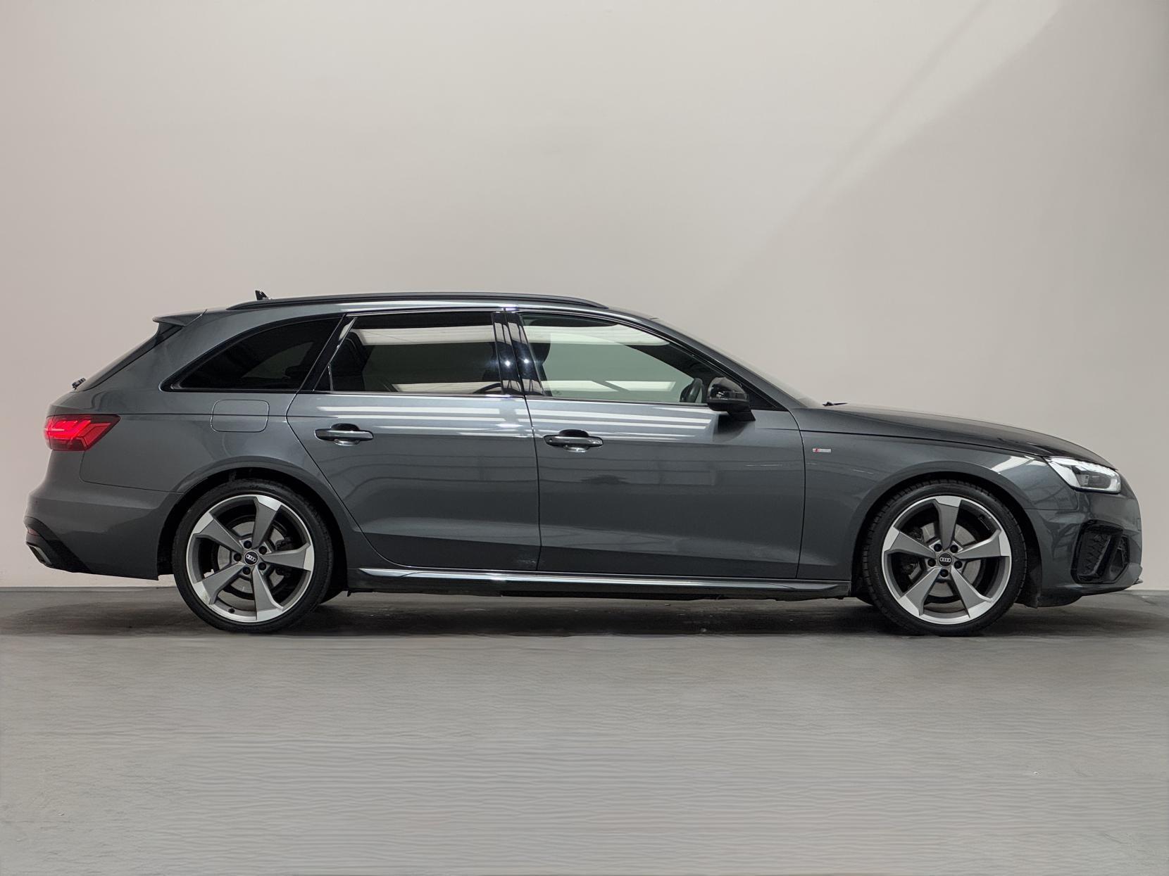 Audi A4 Avant view 14