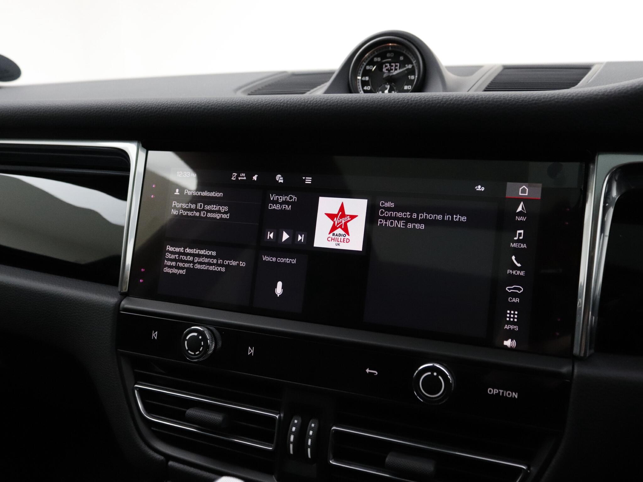 Porsche Macan view 35