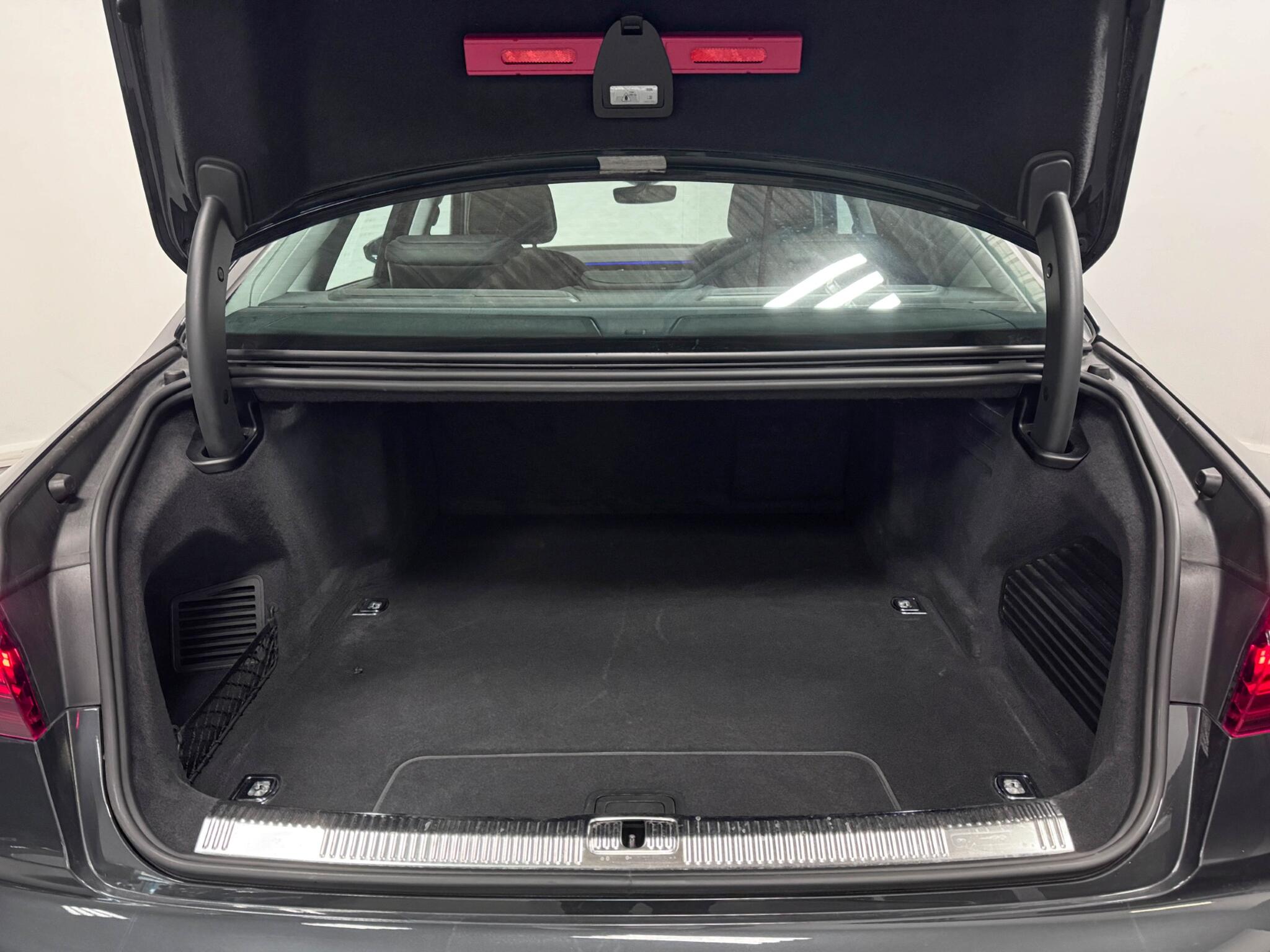 Audi A8 view 8