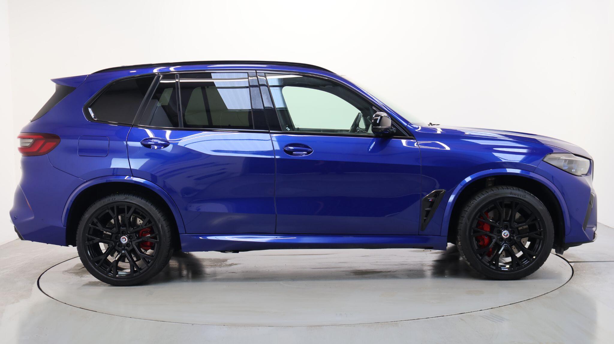 BMW X5 M view 3