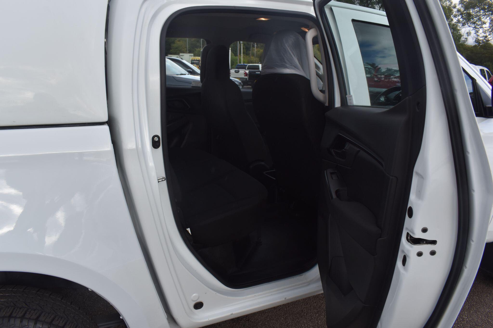 D-Max - 1.9 TD Utility 4WD Euro 6 (s/s) 4dr - Image 12