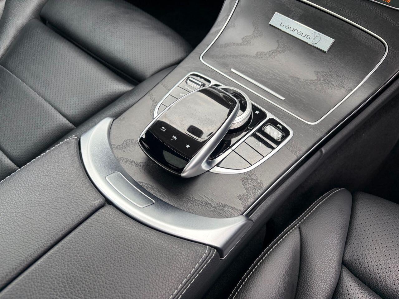 Mercedes-Benz C-Class view 27