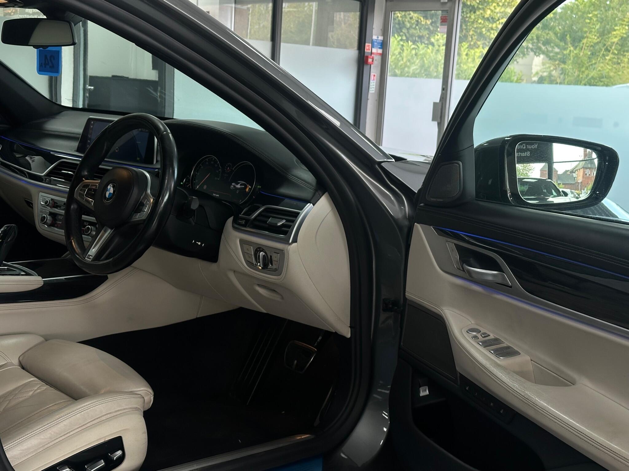 BMW 7 Series view 20