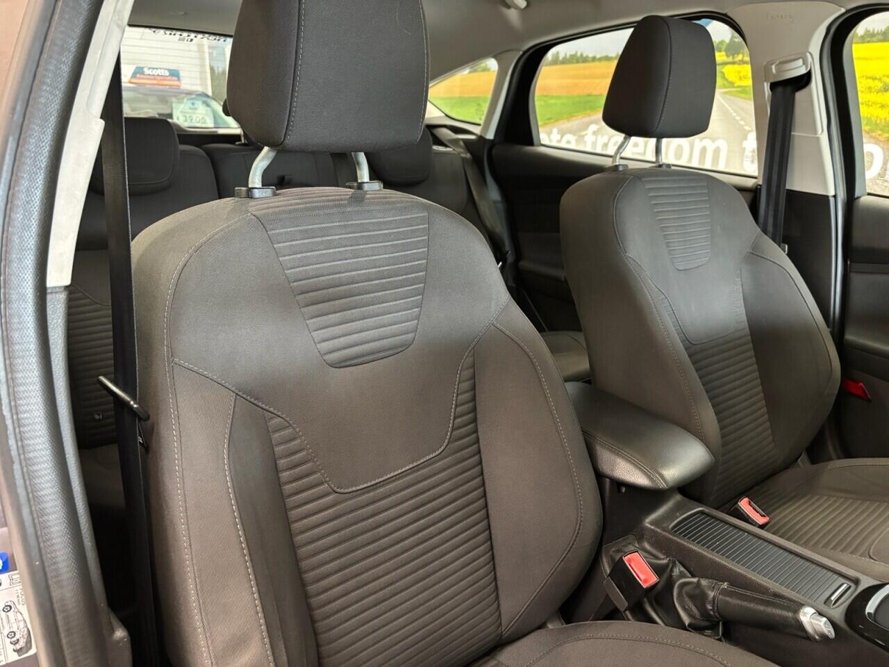 Ford Focus view 15