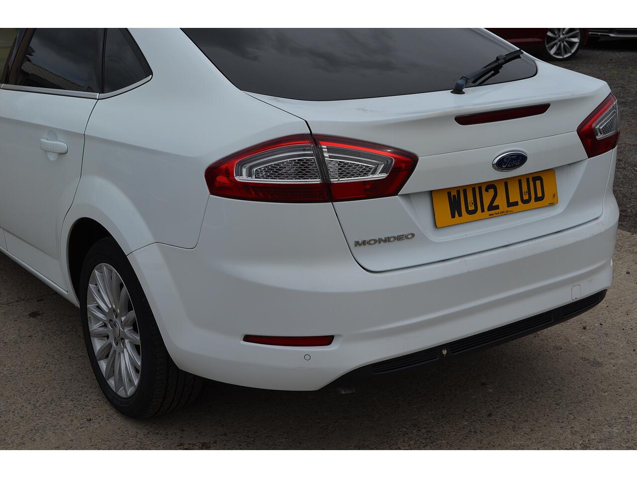 Ford Mondeo view 31