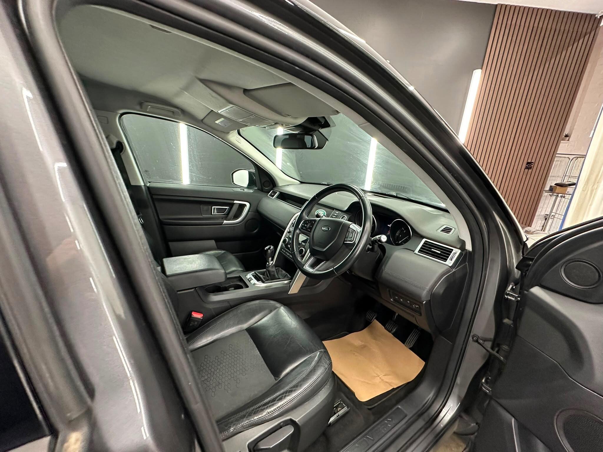 Land Rover Discovery Sport view 24