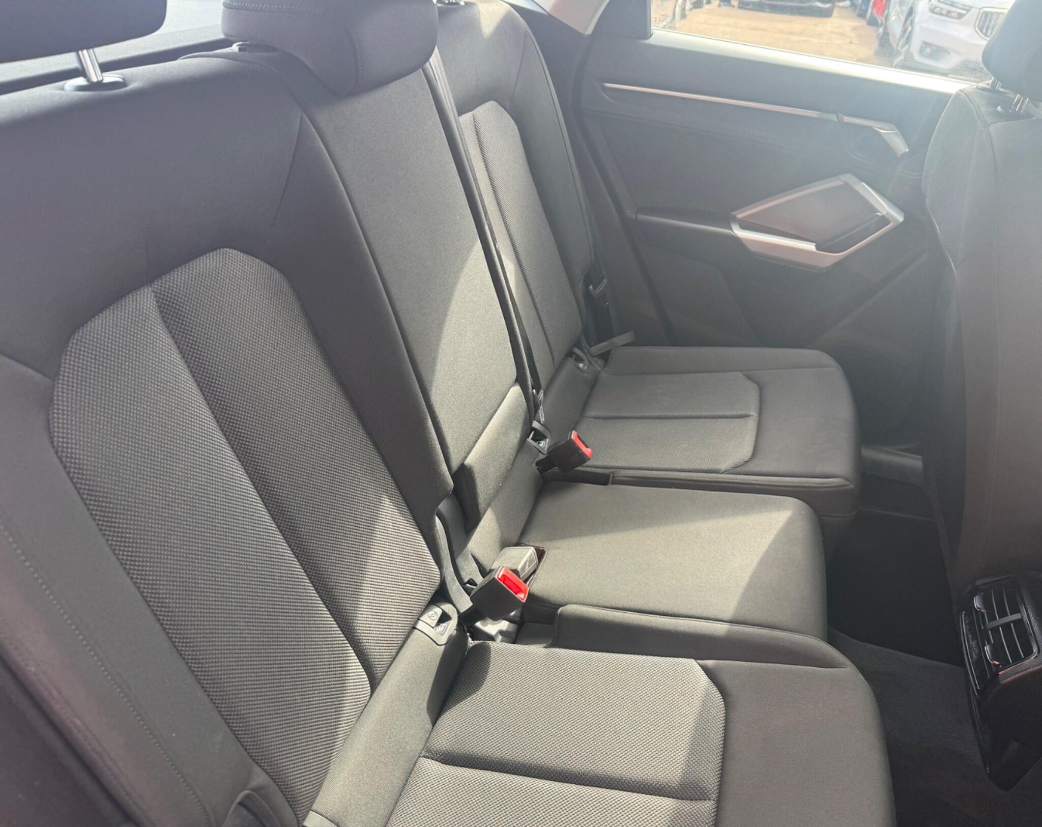 Audi Q3 view 19