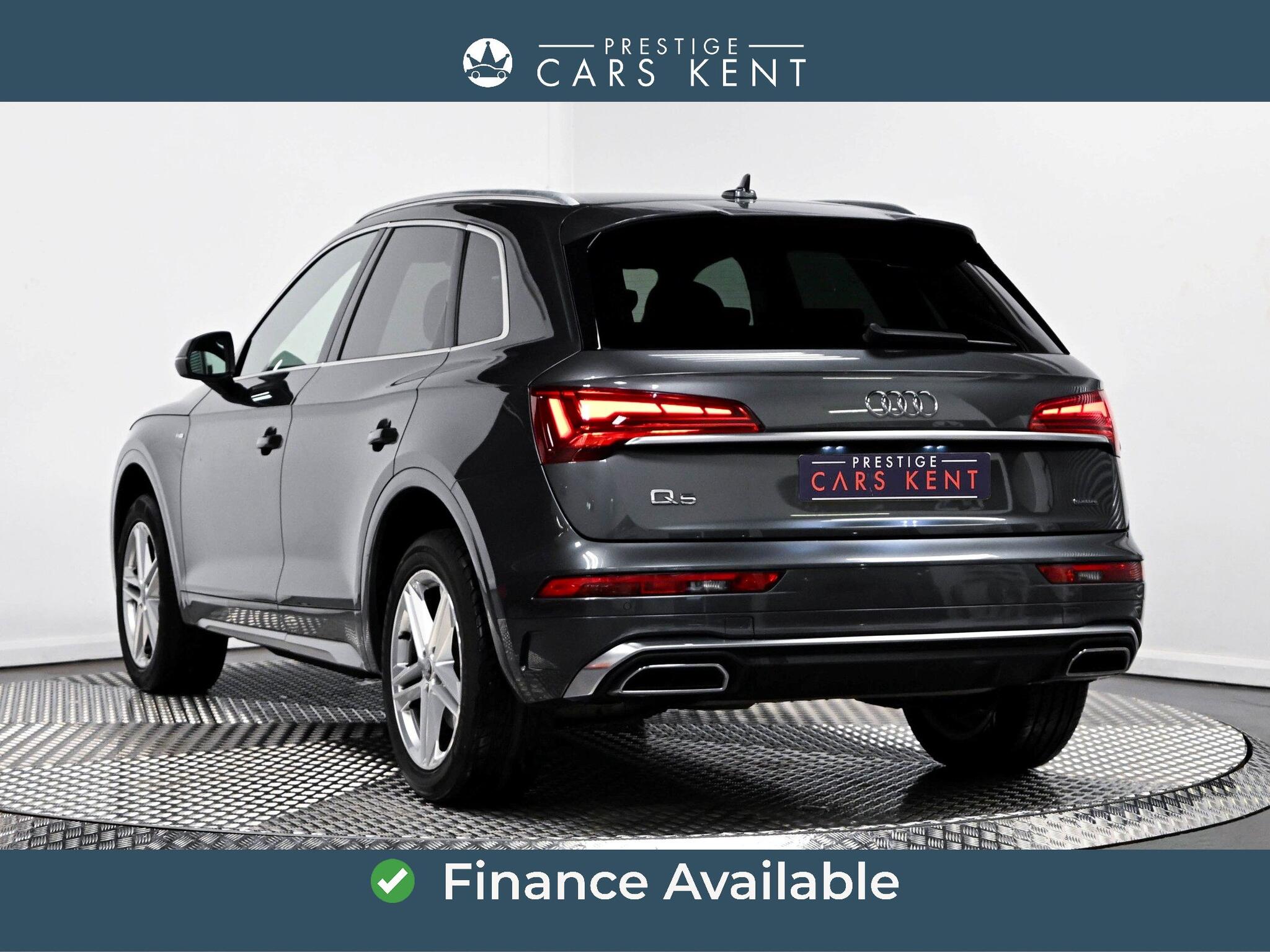 Audi Q5 view 3