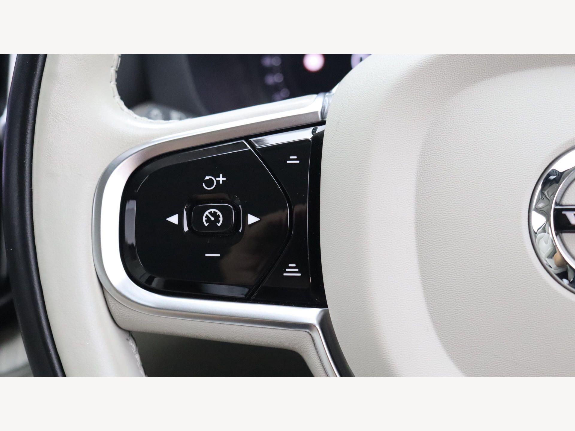 Volvo XC60 view 21