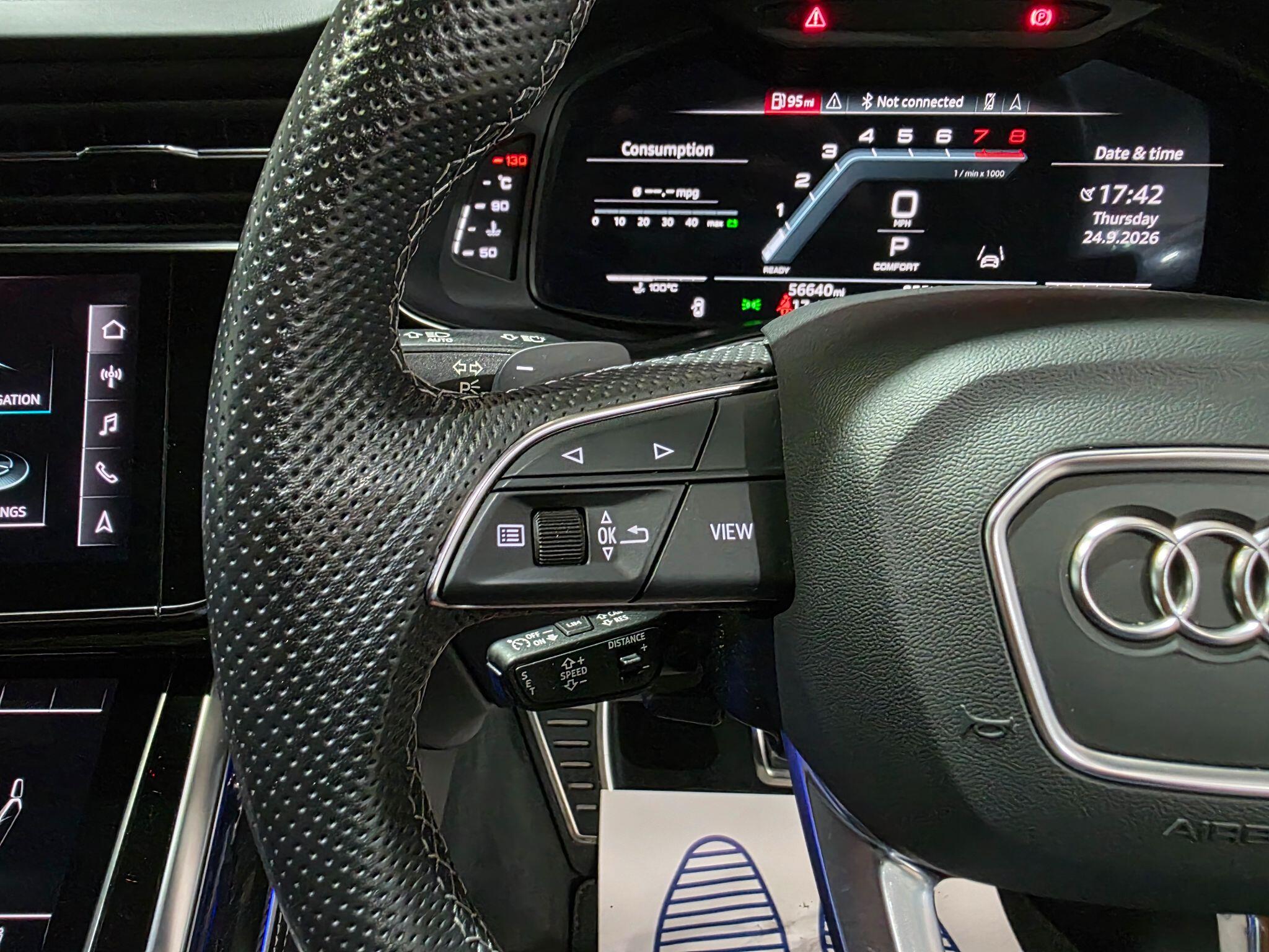 Audi SQ8 view 25