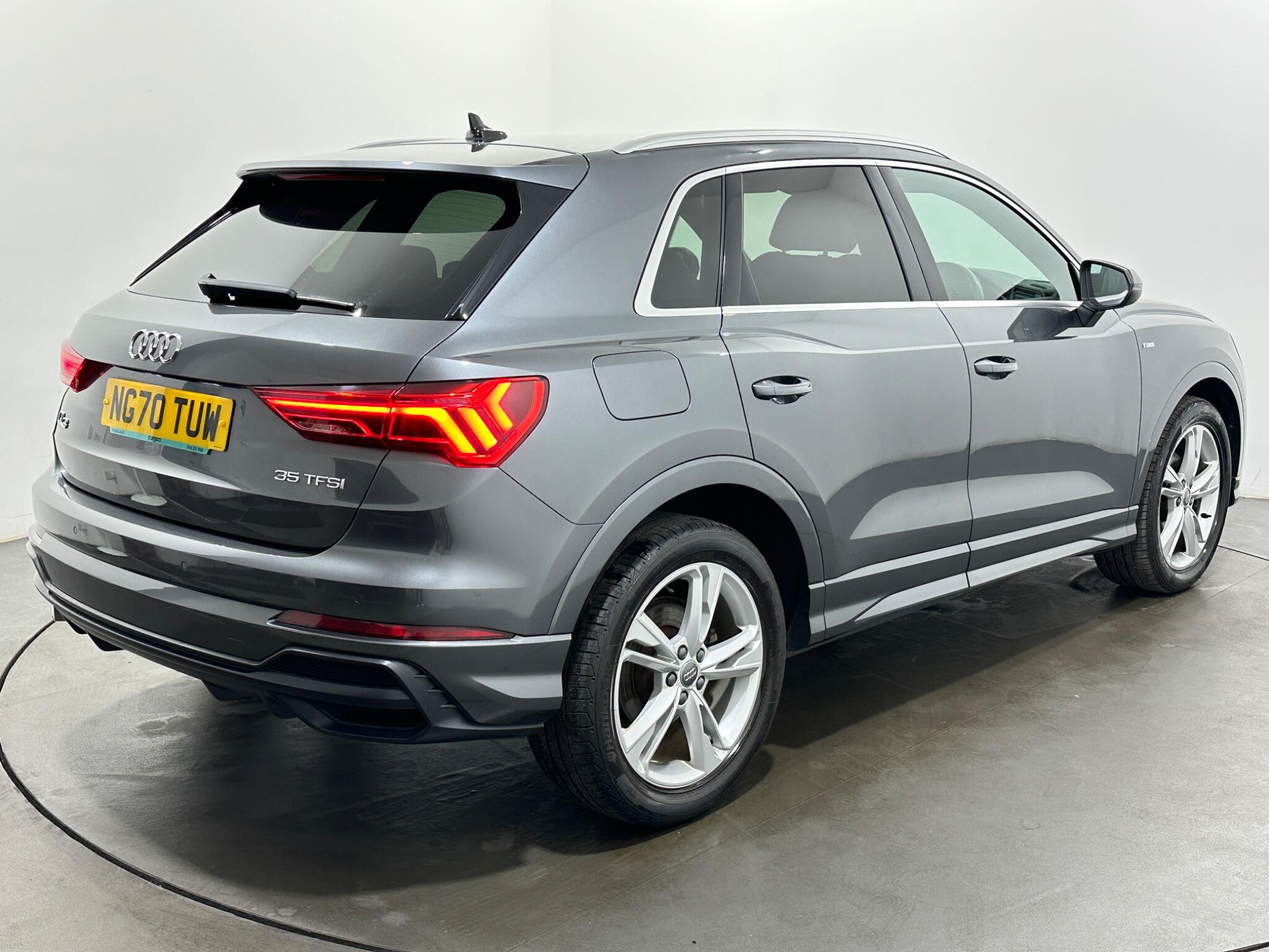 Audi Q3 view 51
