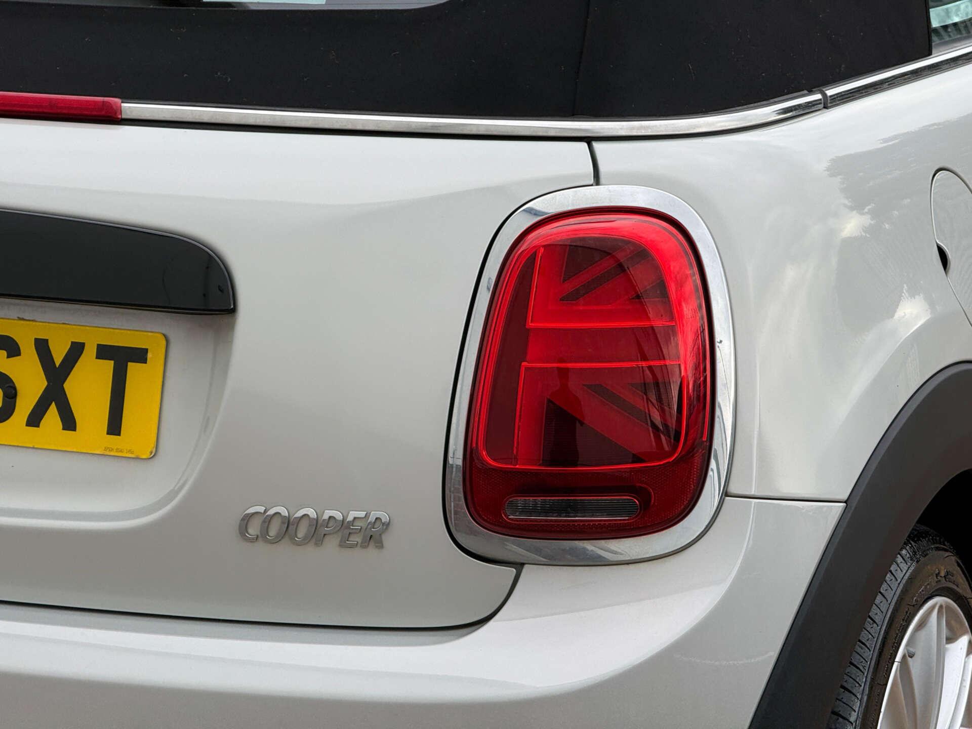 Mini Convertible view 15