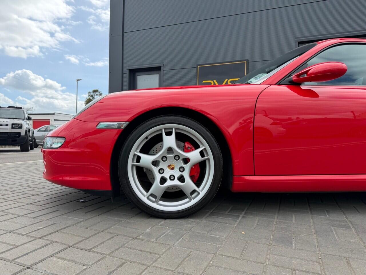 Porsche 911 view 15