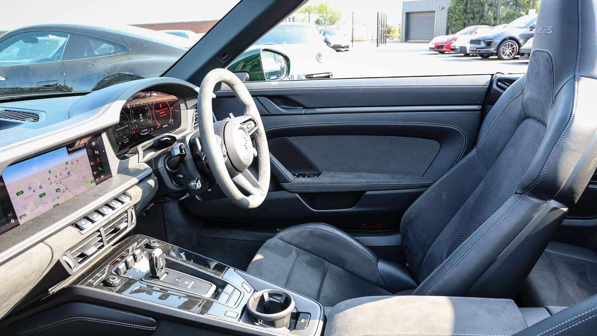 Porsche 911 view 16