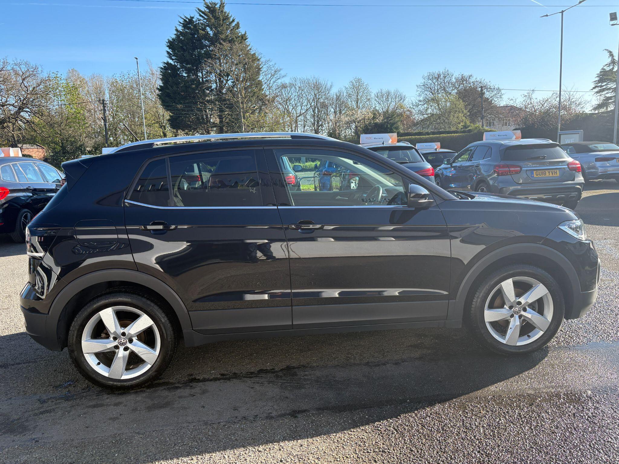 Volkswagen T-Cross view 7