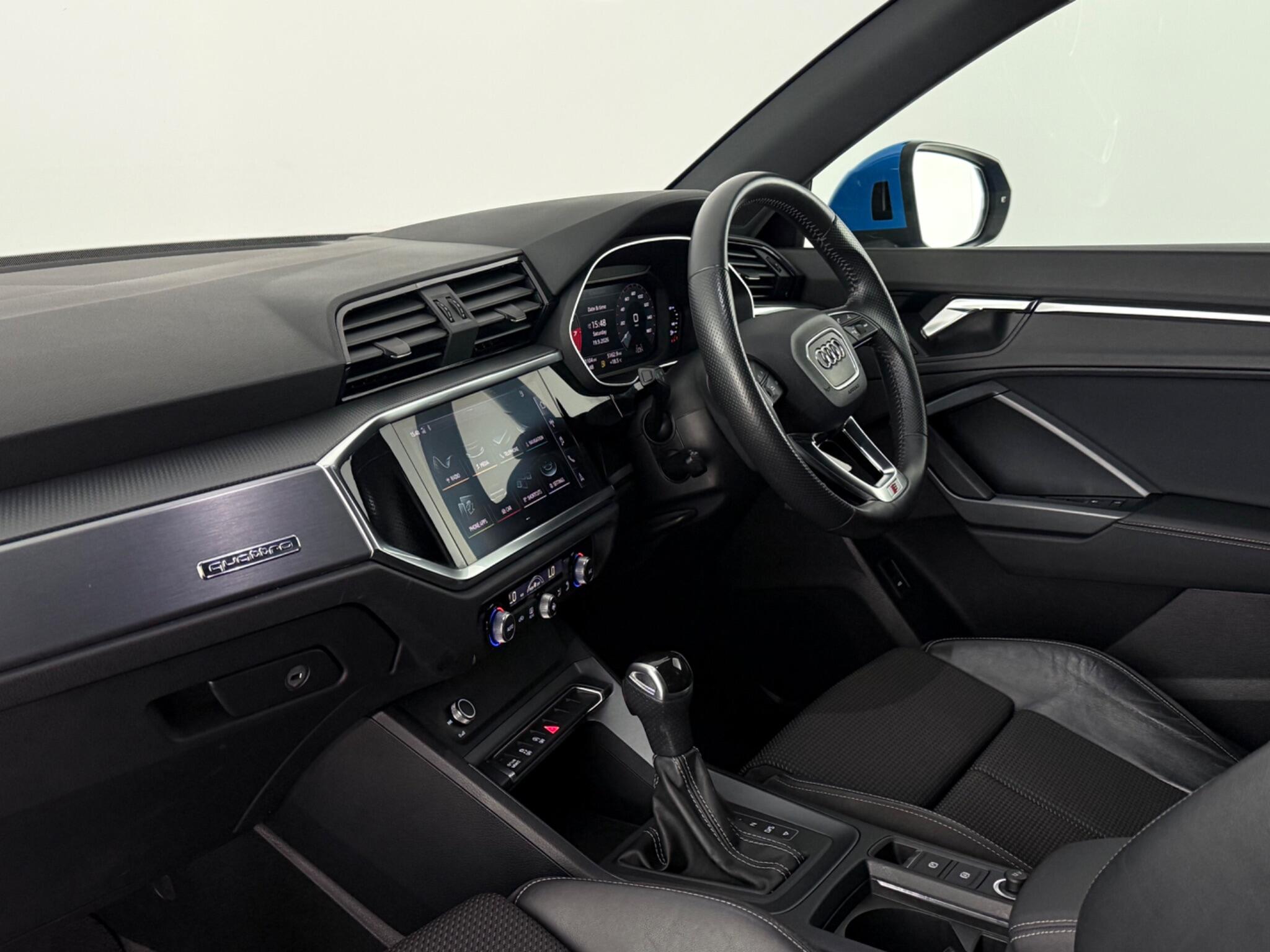 Audi Q3 view 4